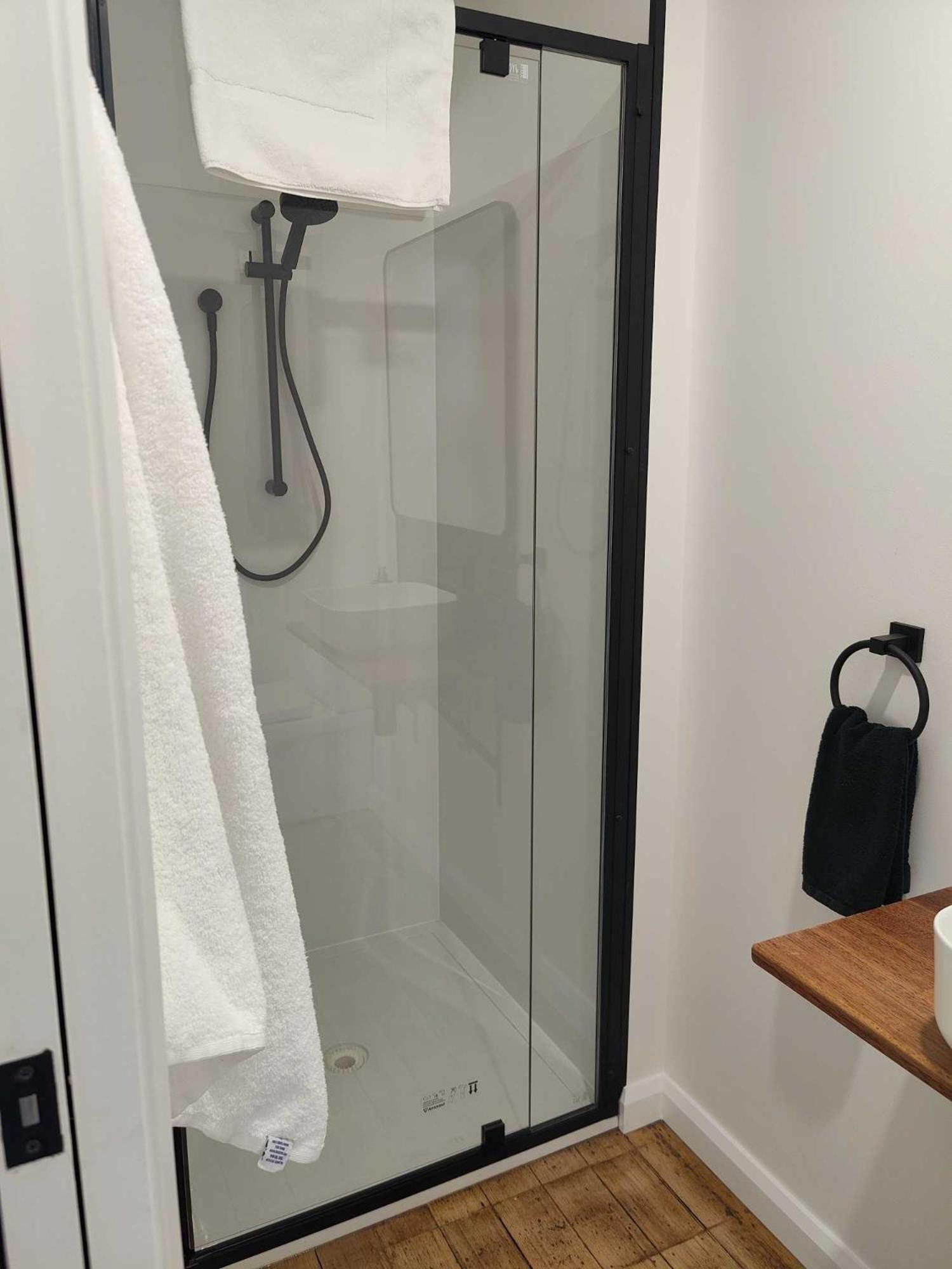 Double Room with Private Bathroom - Photo 4