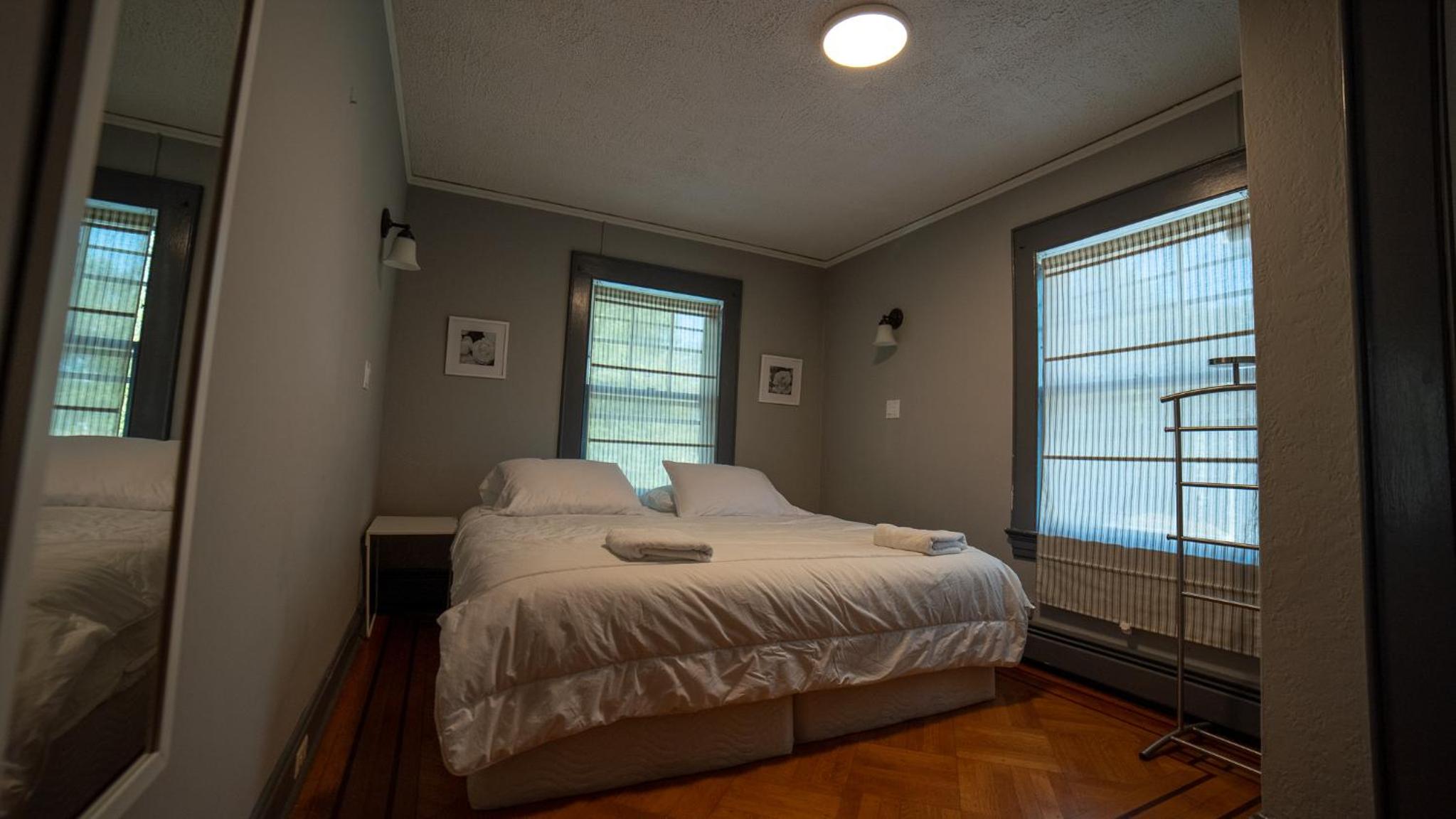 Double Room with Shared Bathroom photo 2