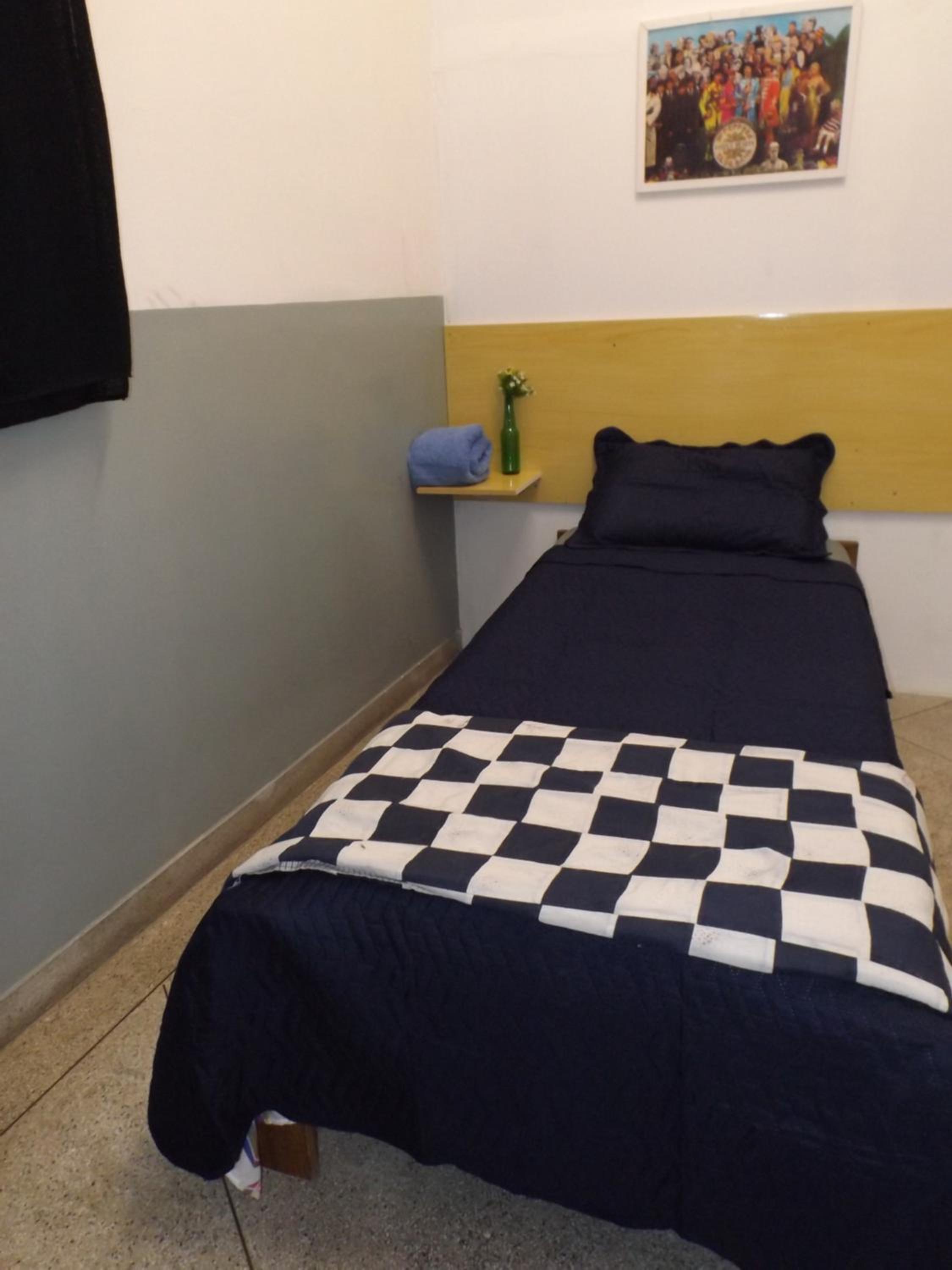 Single Room with Shared Bathroom photo 2