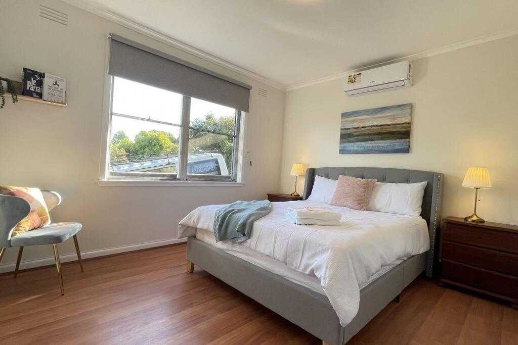 Three-Bedroom House photo 2