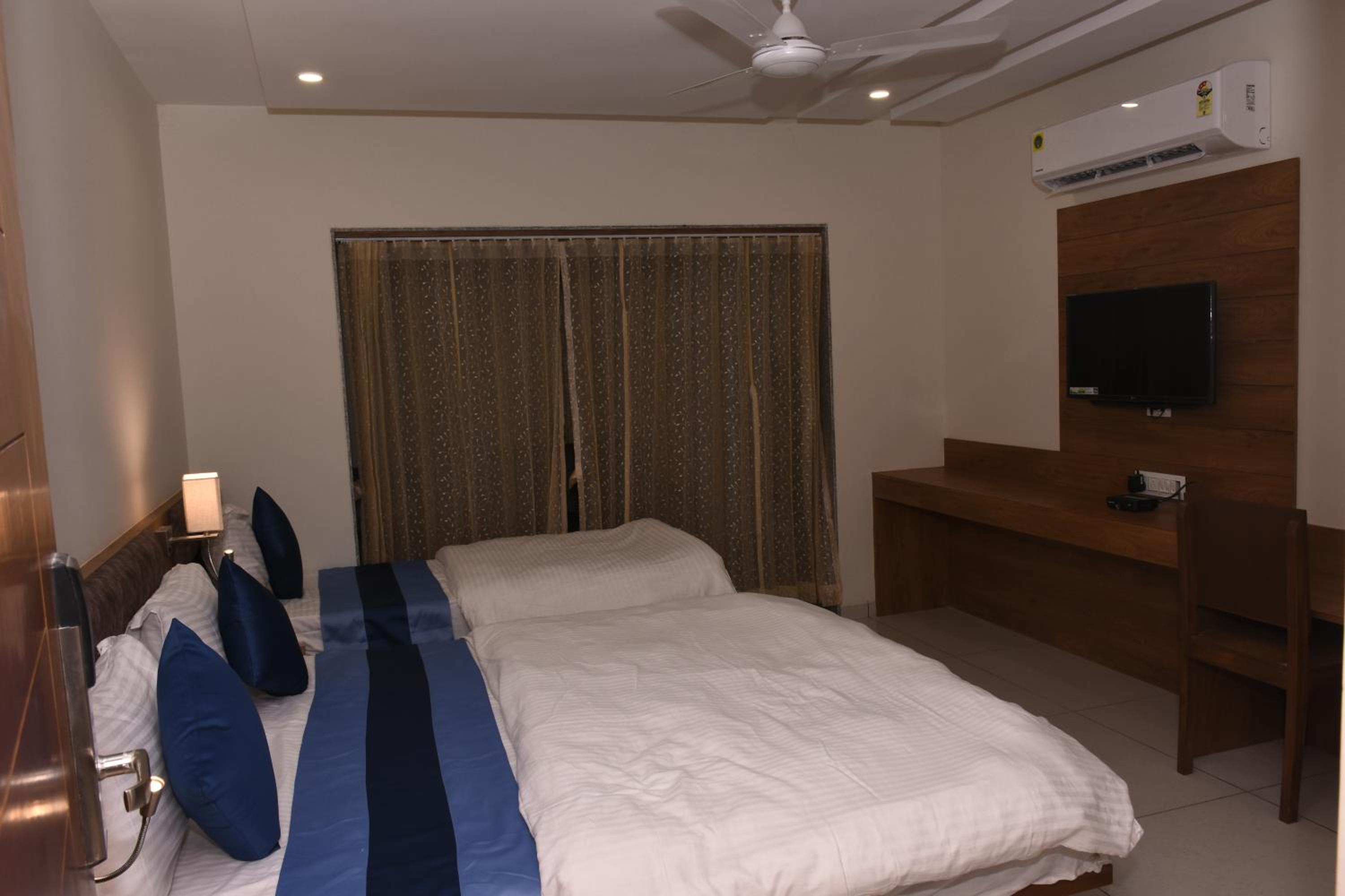 Deluxe Triple Room photo 2