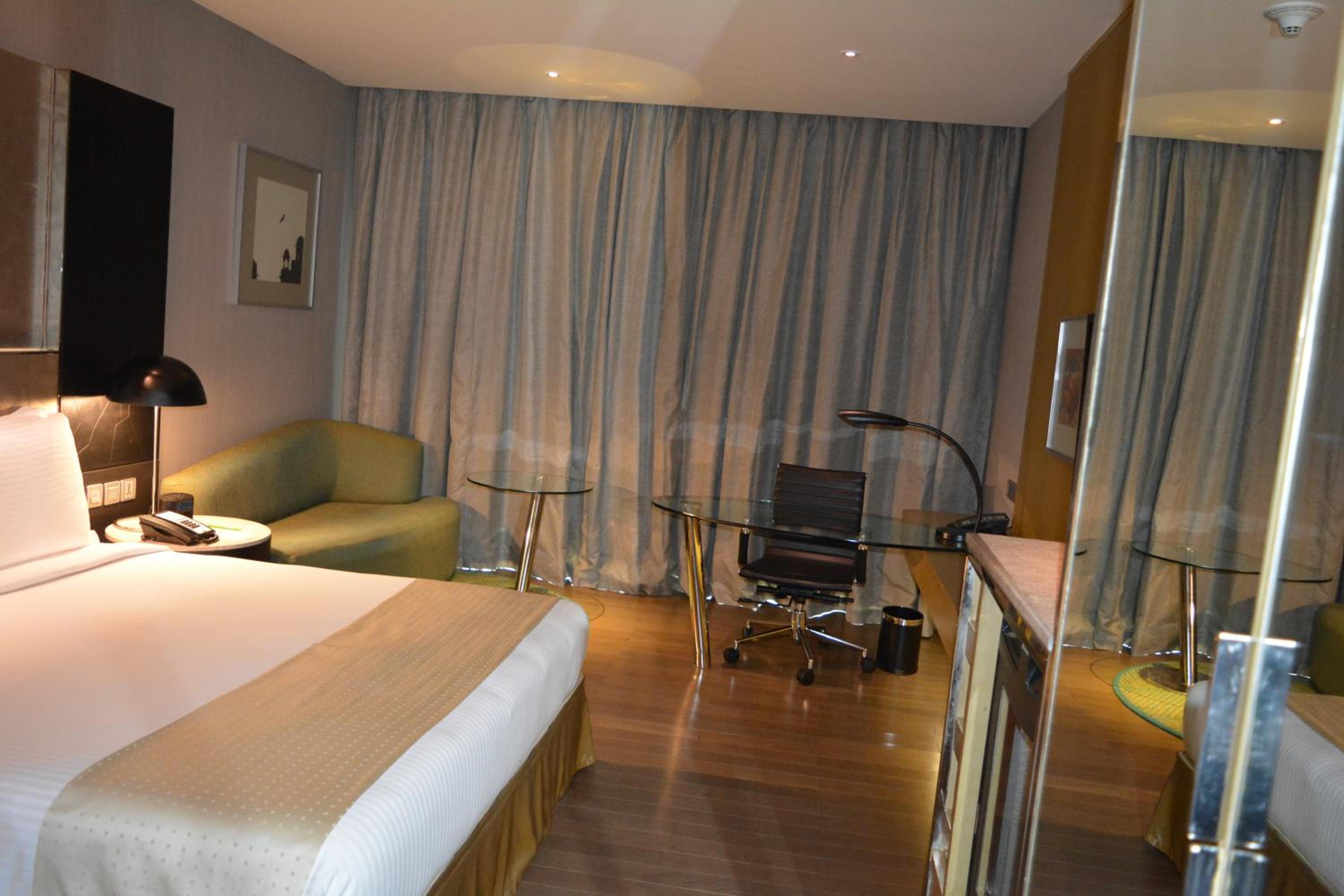 Standard King Room - Non-Smoking
