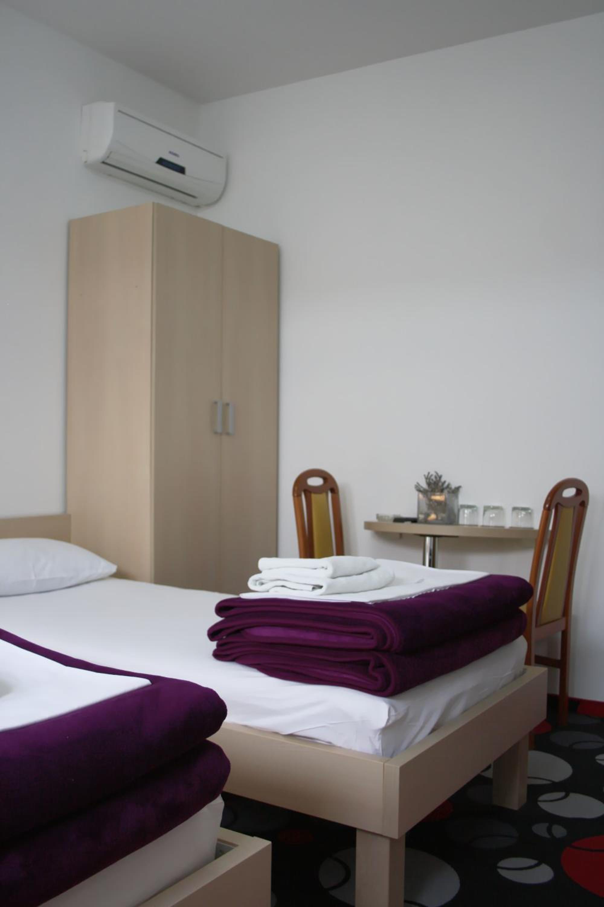 Standard Triple Room - Photo 4