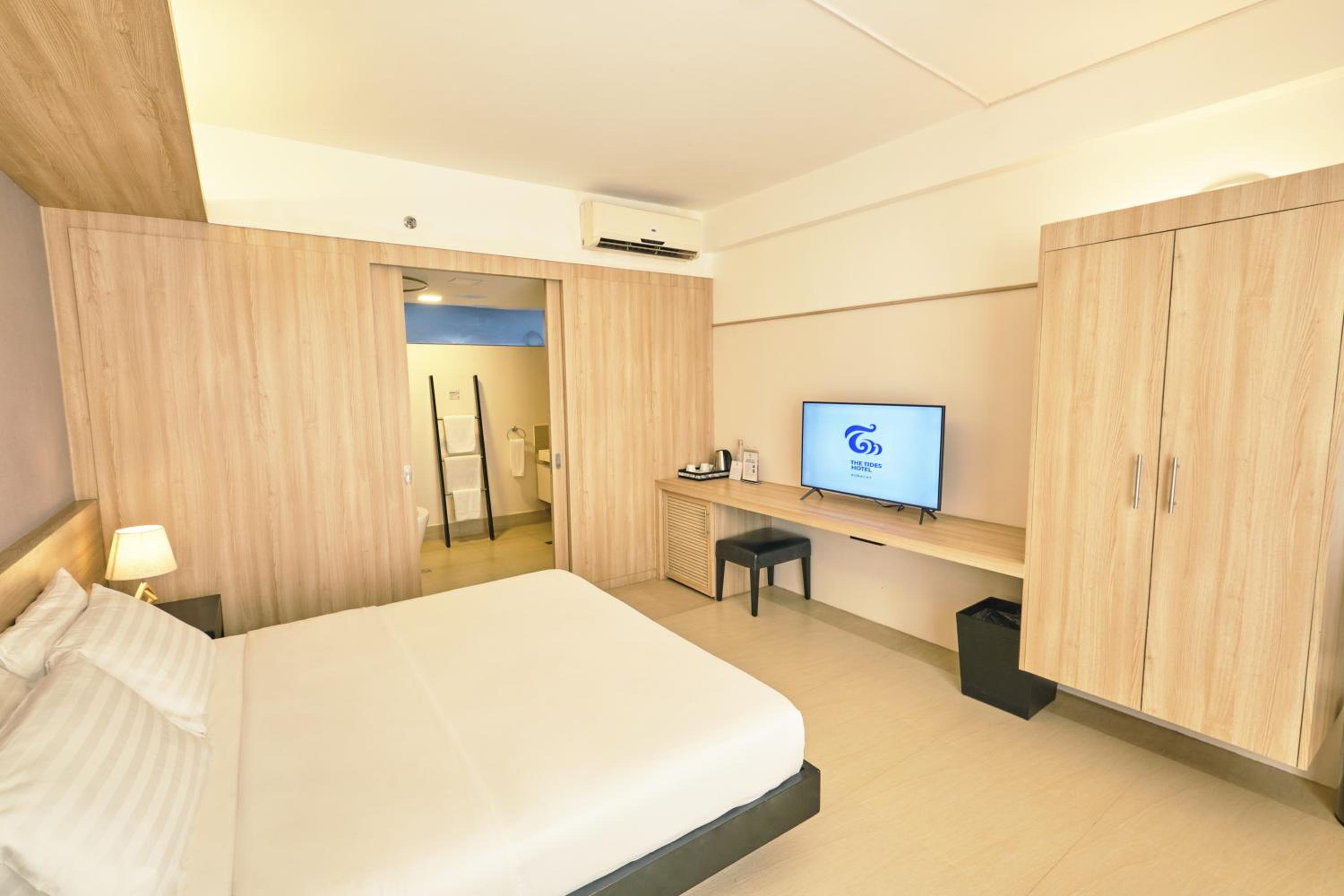 Premier Deluxe King Room photo 3
