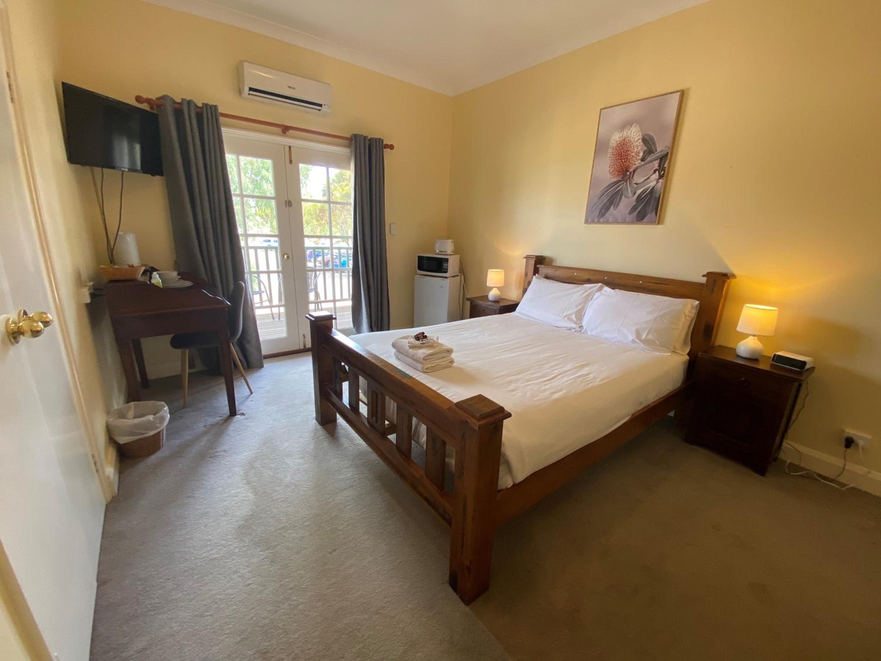 Queen Room with Spa Bath