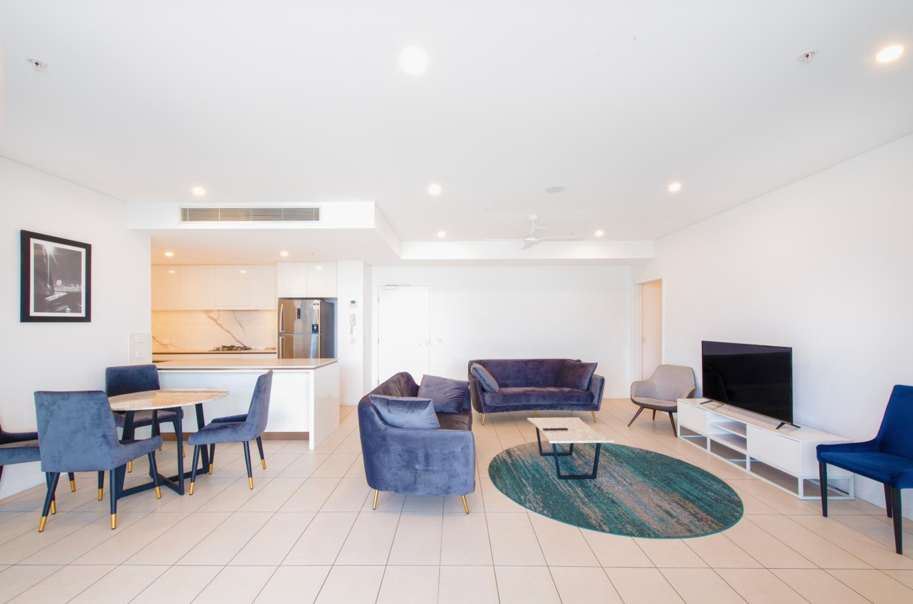 Three Bedroom Two Bathroom City View Apartment