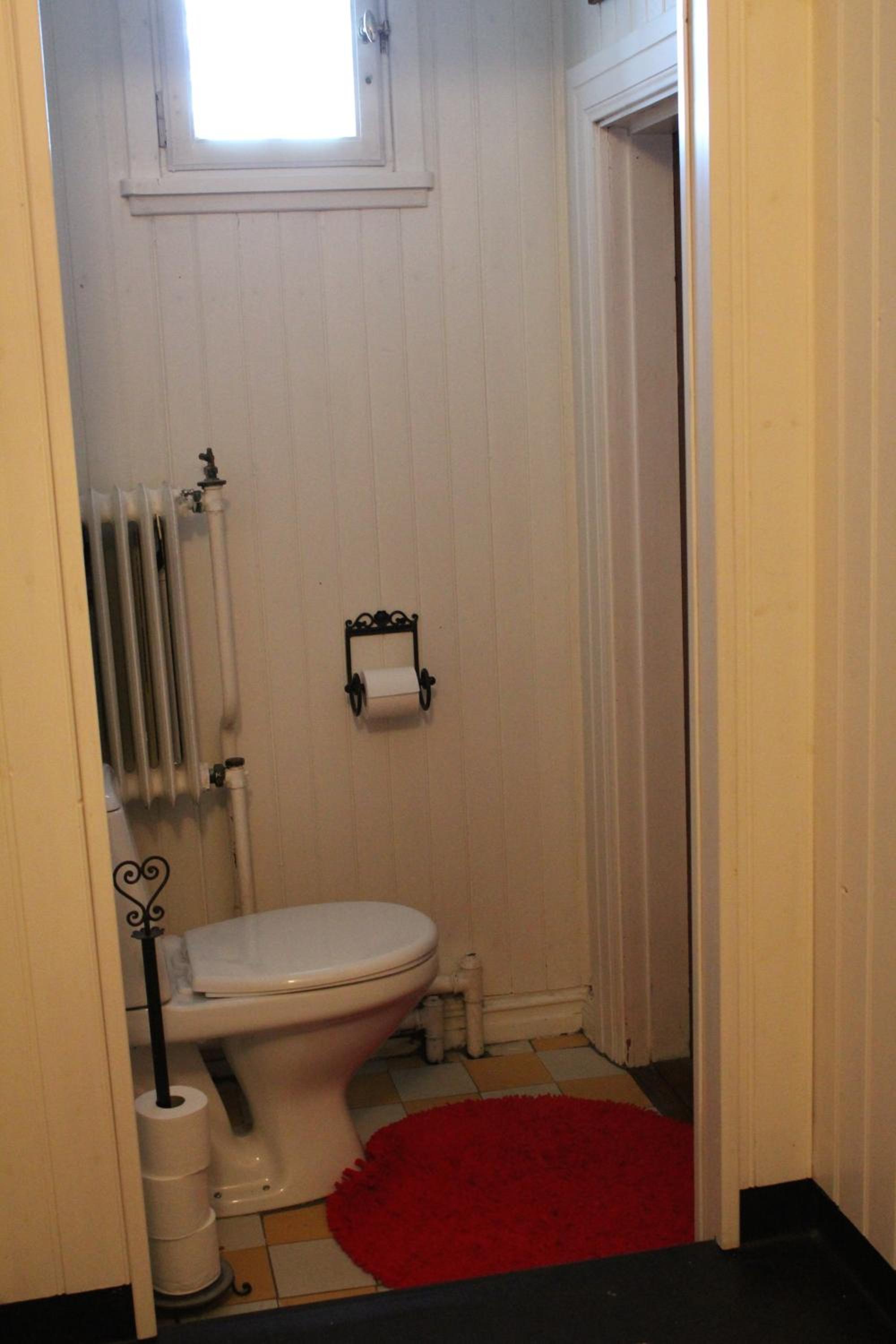 Single Room with Shared Bathroom photo 2