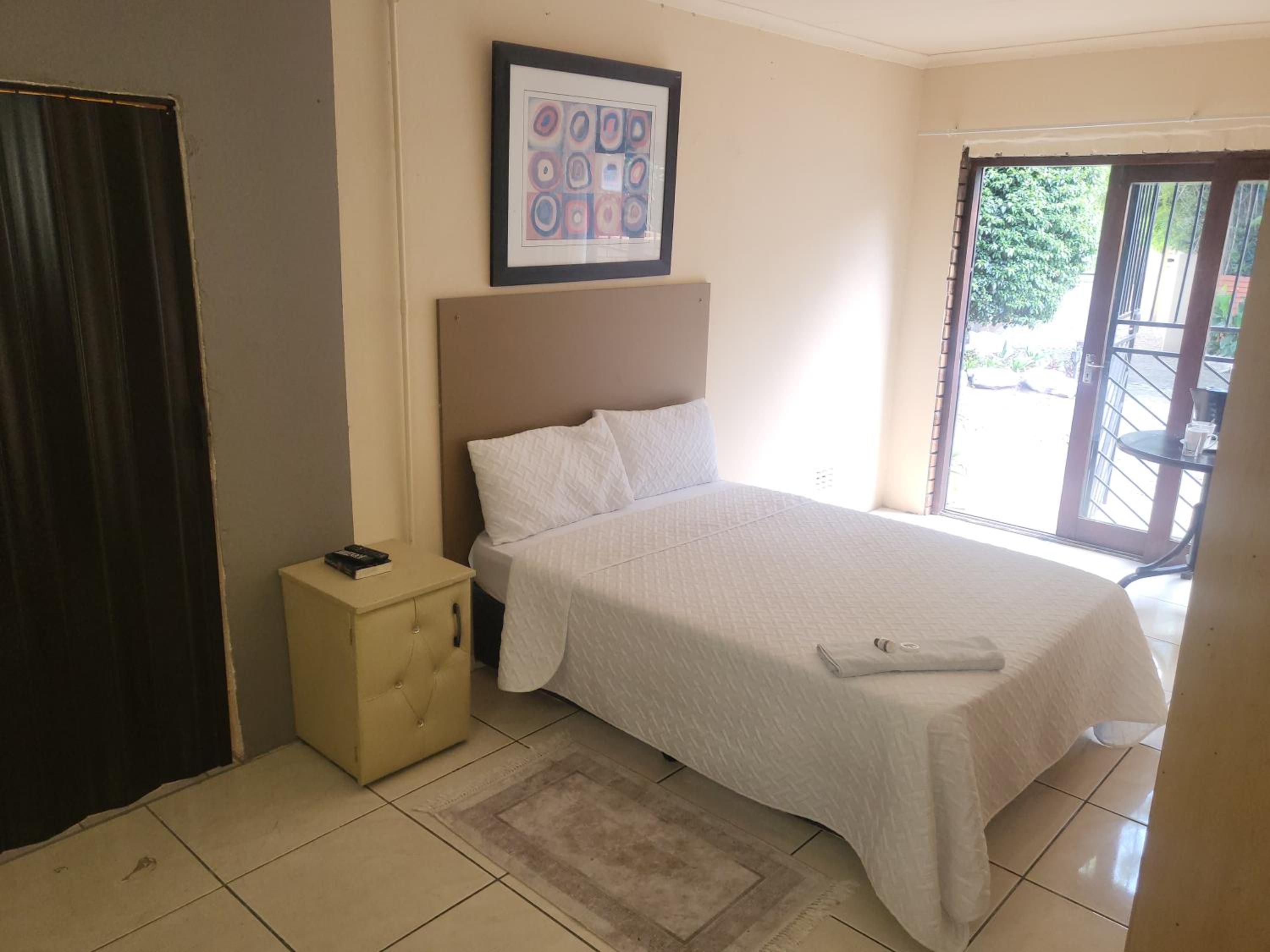 Double Room with Private Bathroom photo 1
