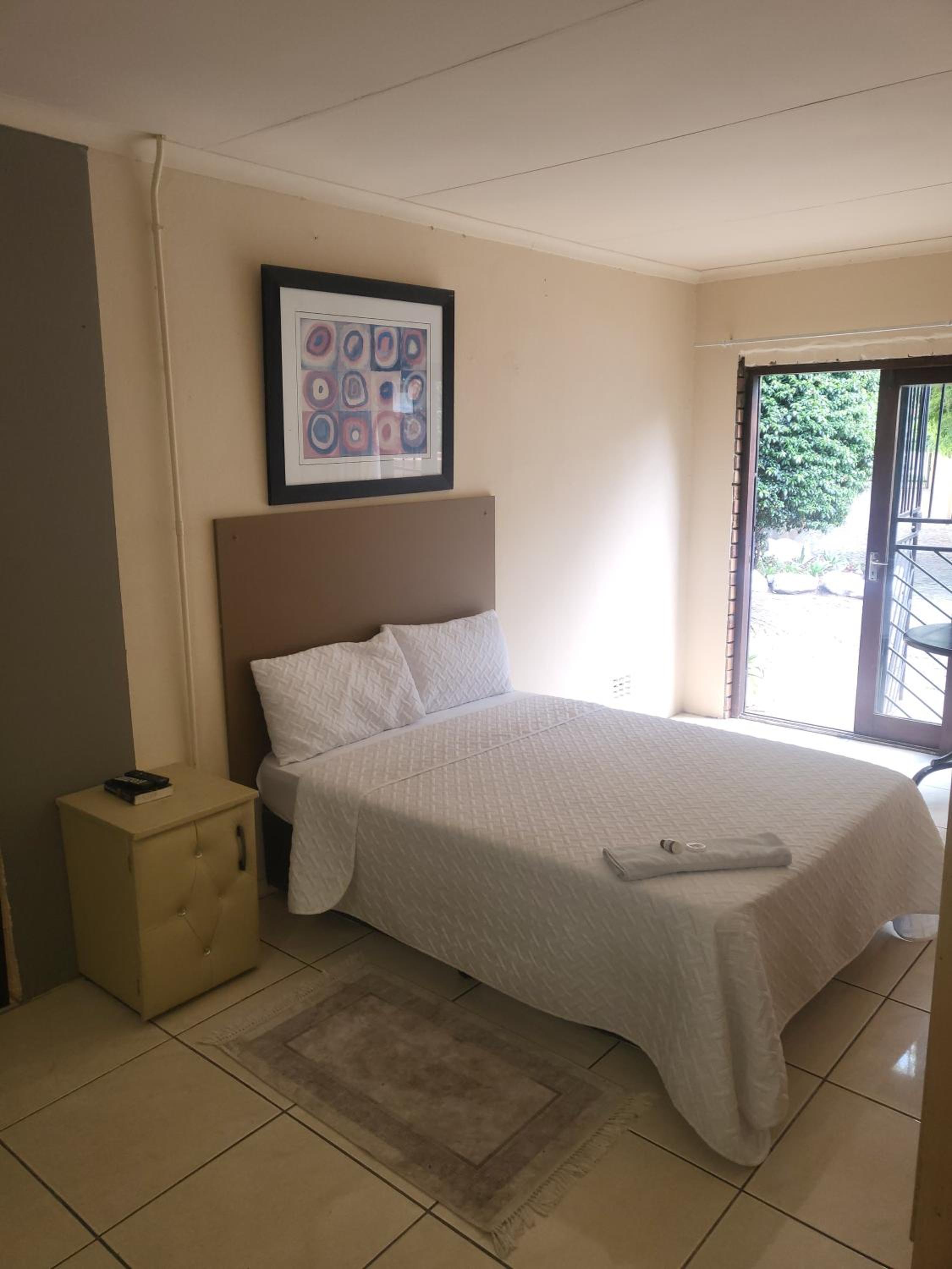Double Room with Private Bathroom photo 2
