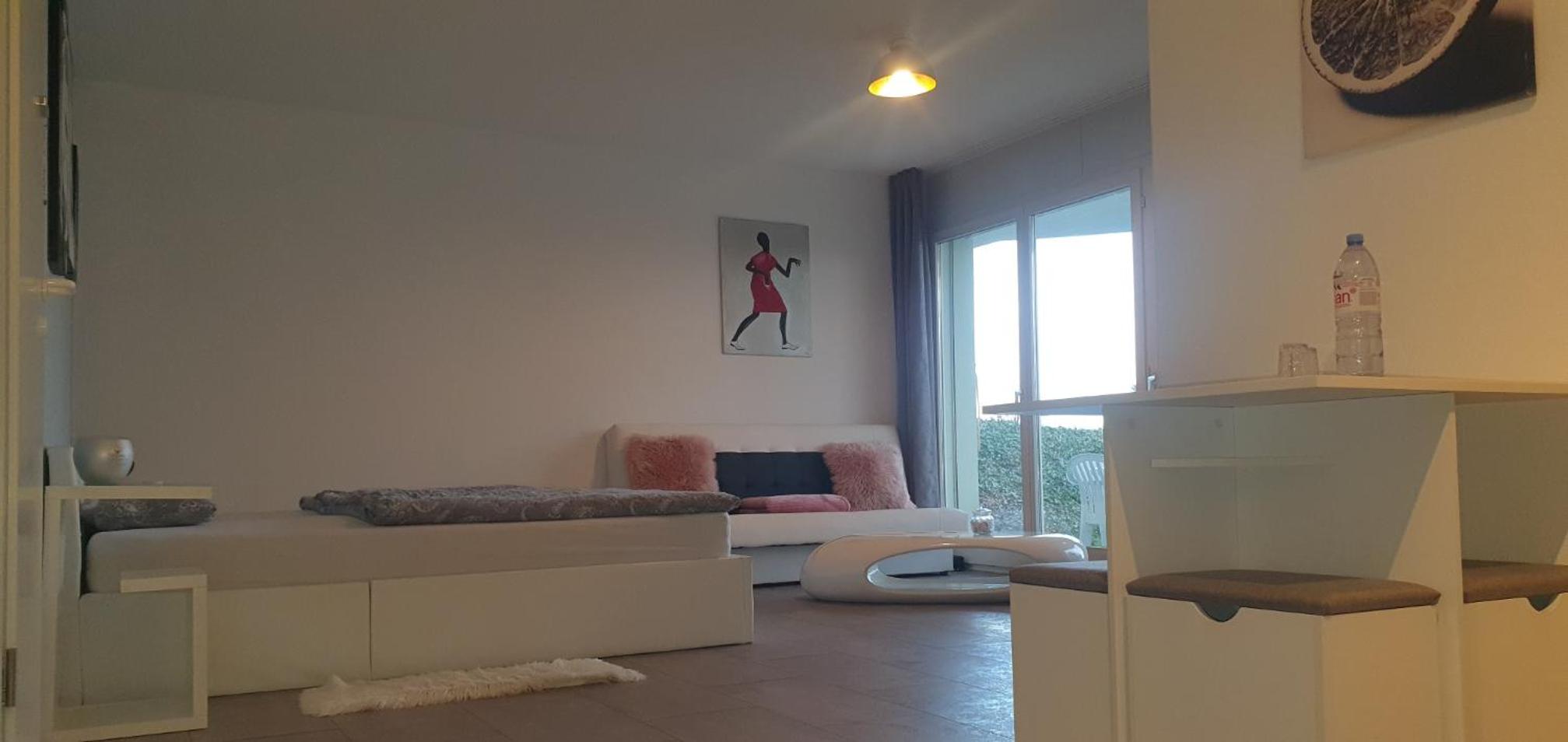 One-Bedroom House photo 1