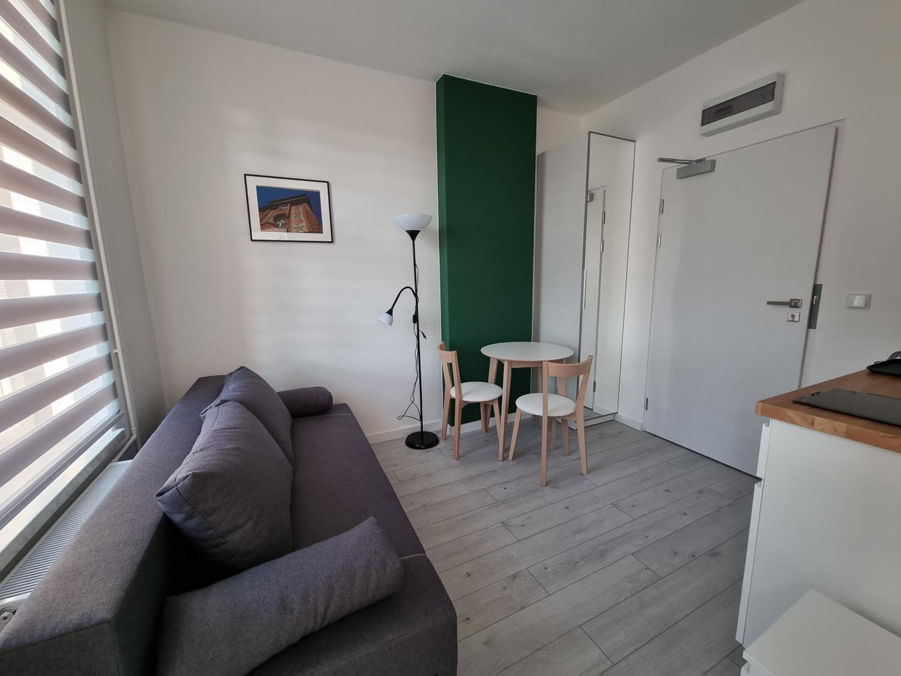 Studio with Balcony - Photo 3