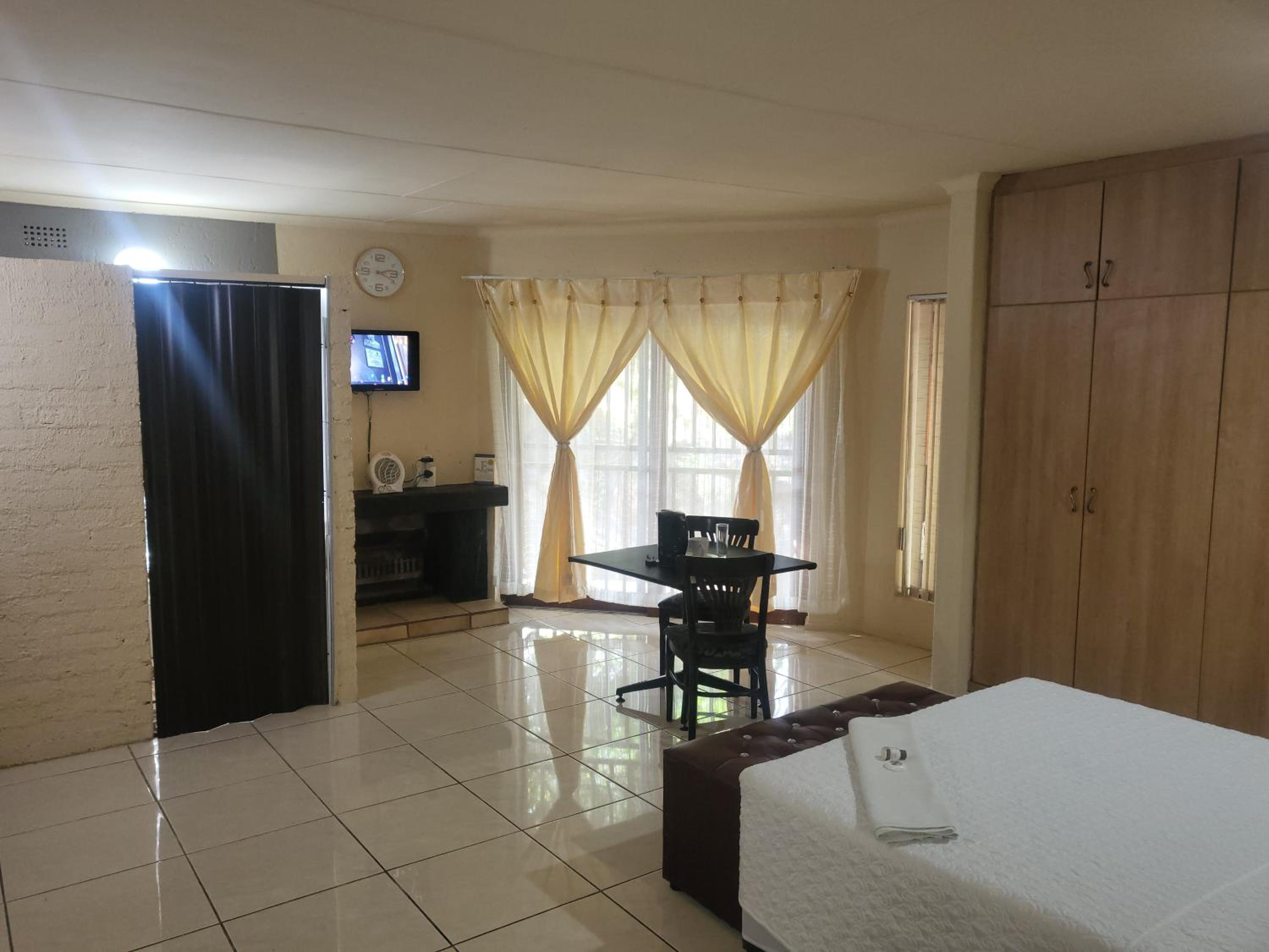 Deluxe Double Room photo 3