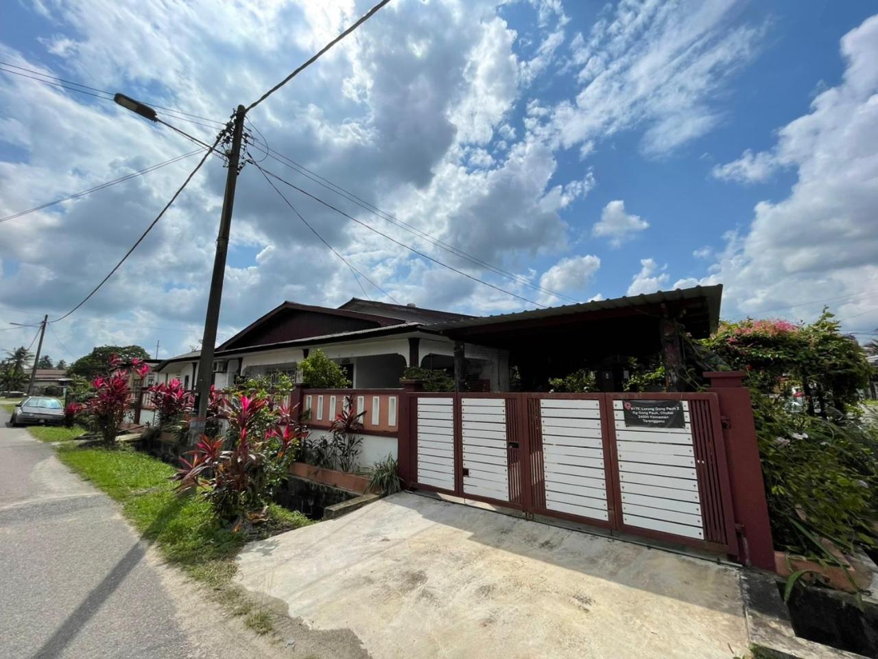Three-Bedroom House photo 1