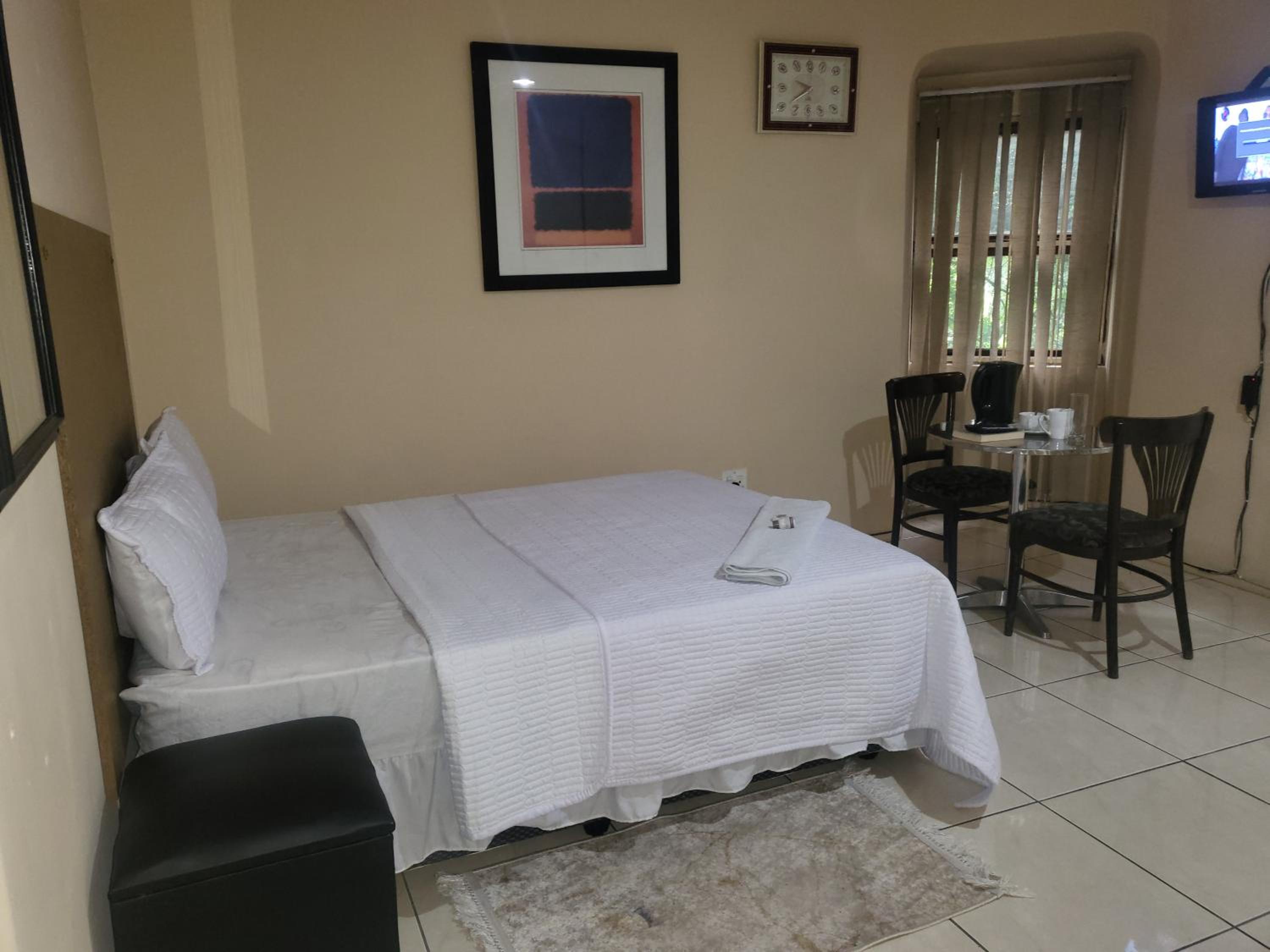 Double Room with Private Bathroom photo 1