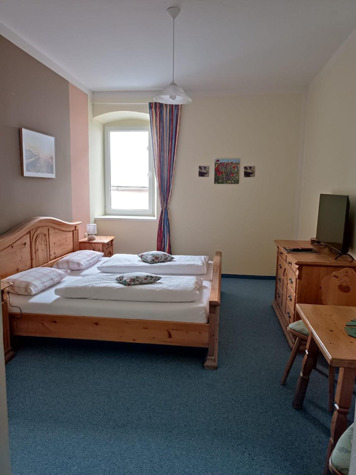 Large Double or Twin Room - Photo 2