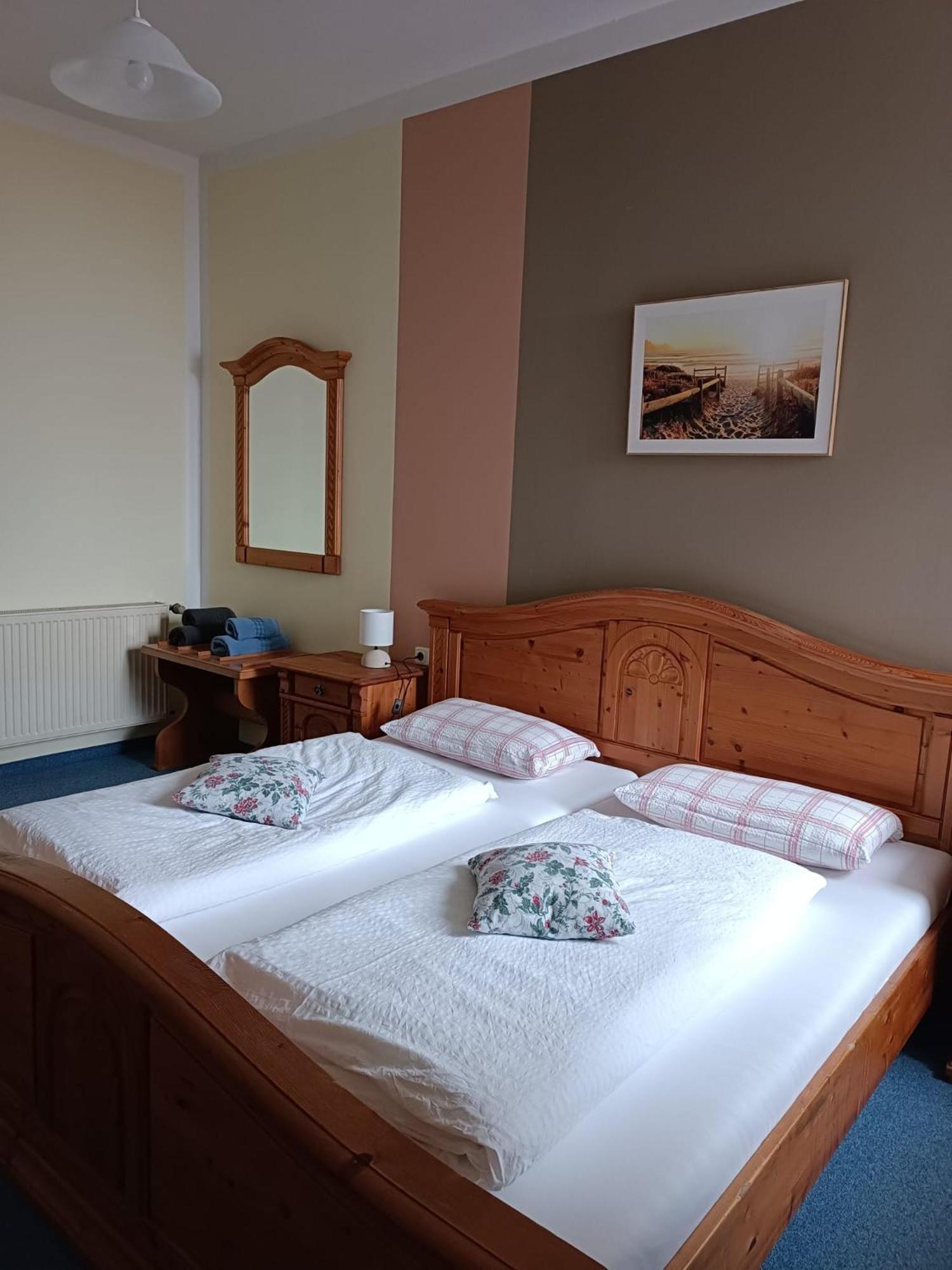 Large Double or Twin Room - Photo 8