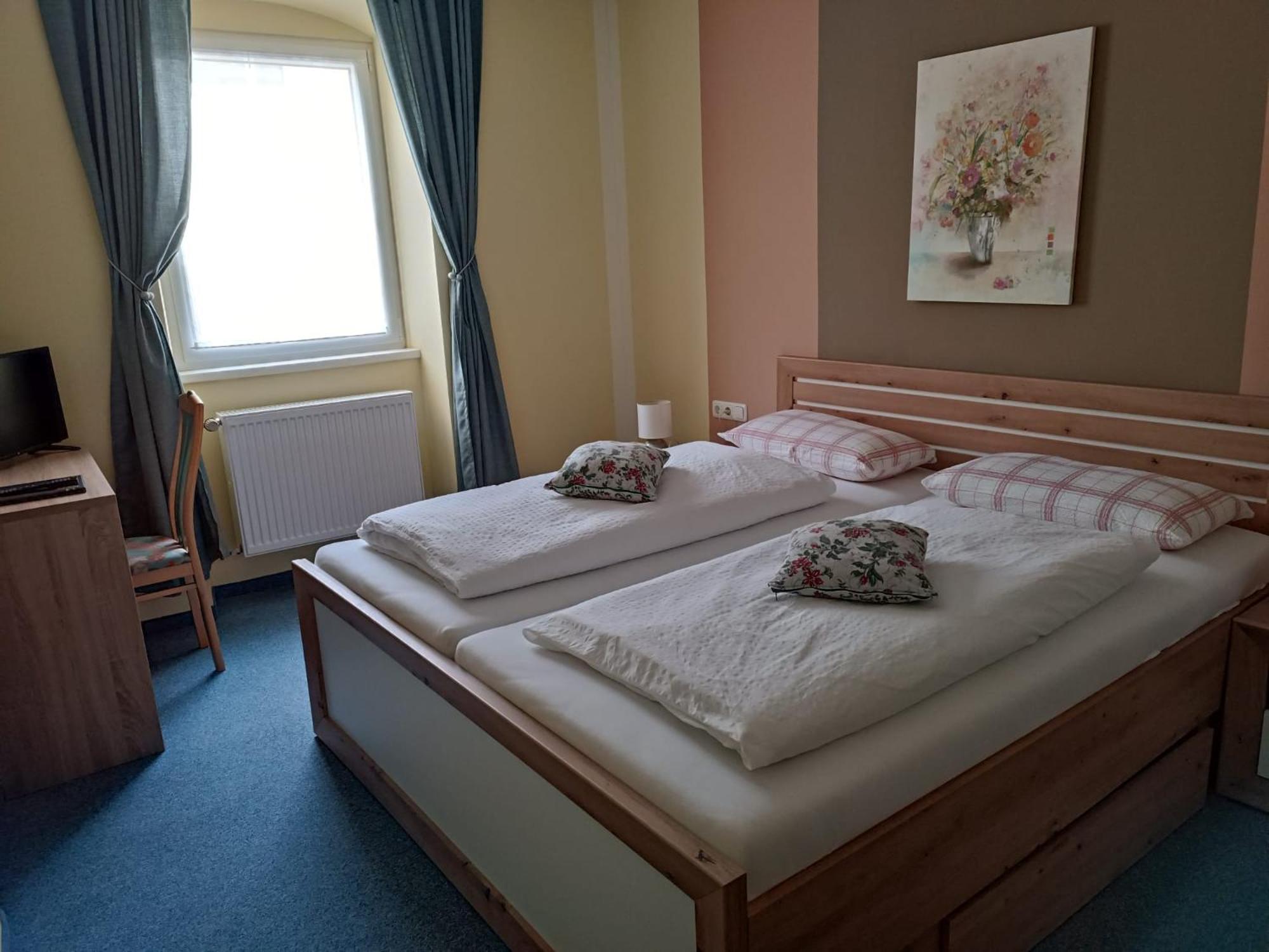 Large Double or Twin Room - Photo 12