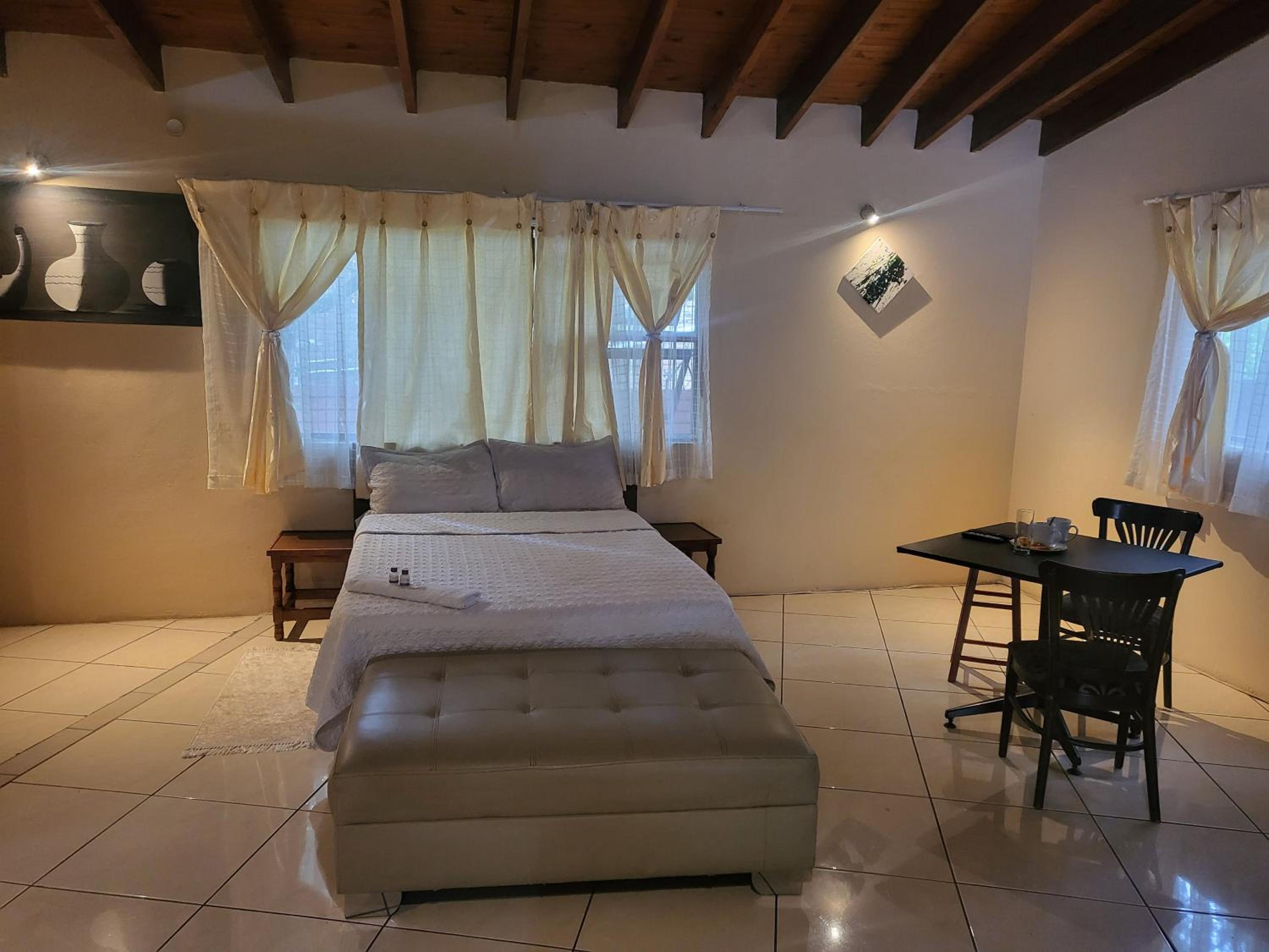 Double Room with Private Bathroom - Photo 1