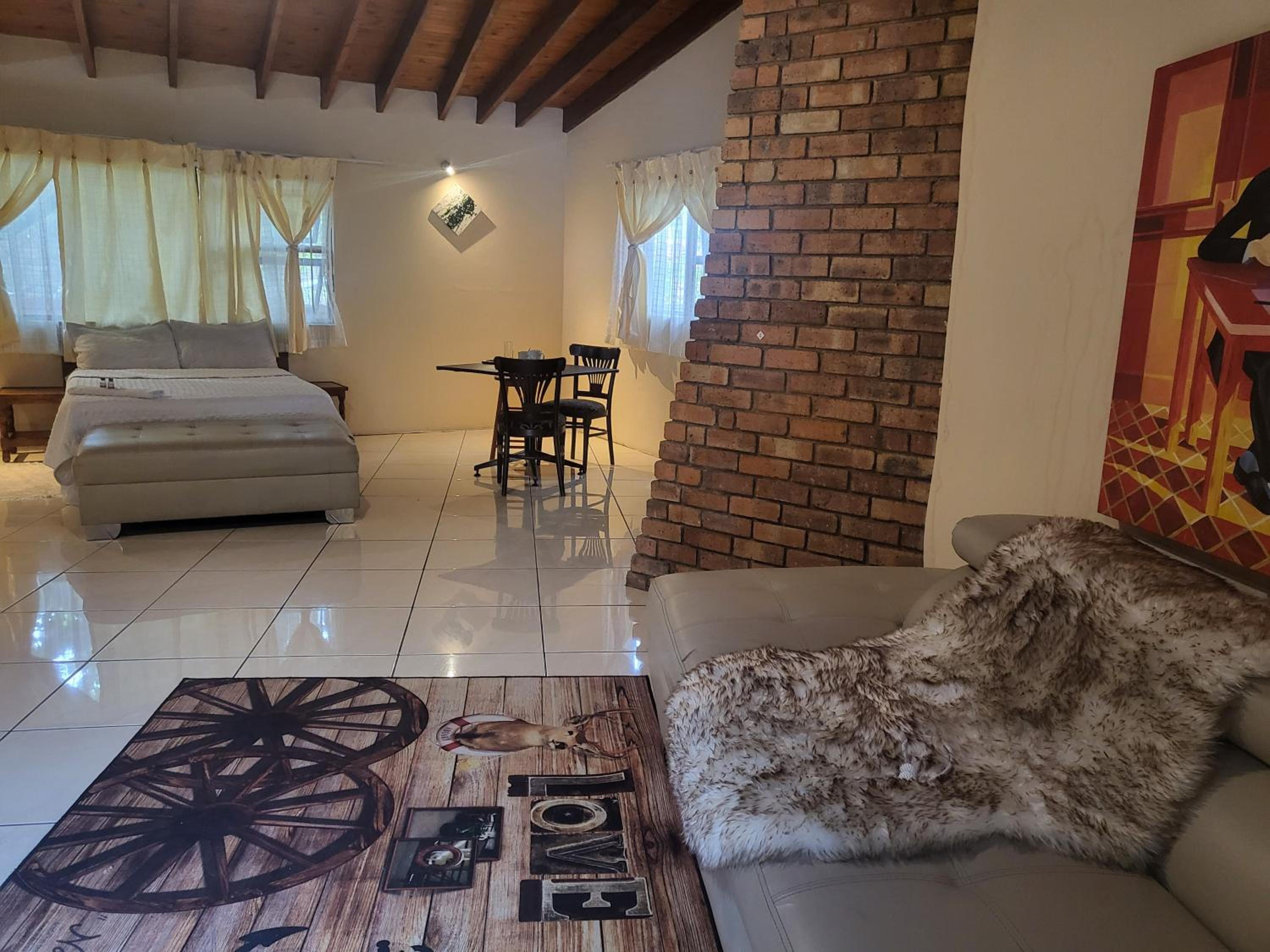Double Room with Private Bathroom - Photo 4