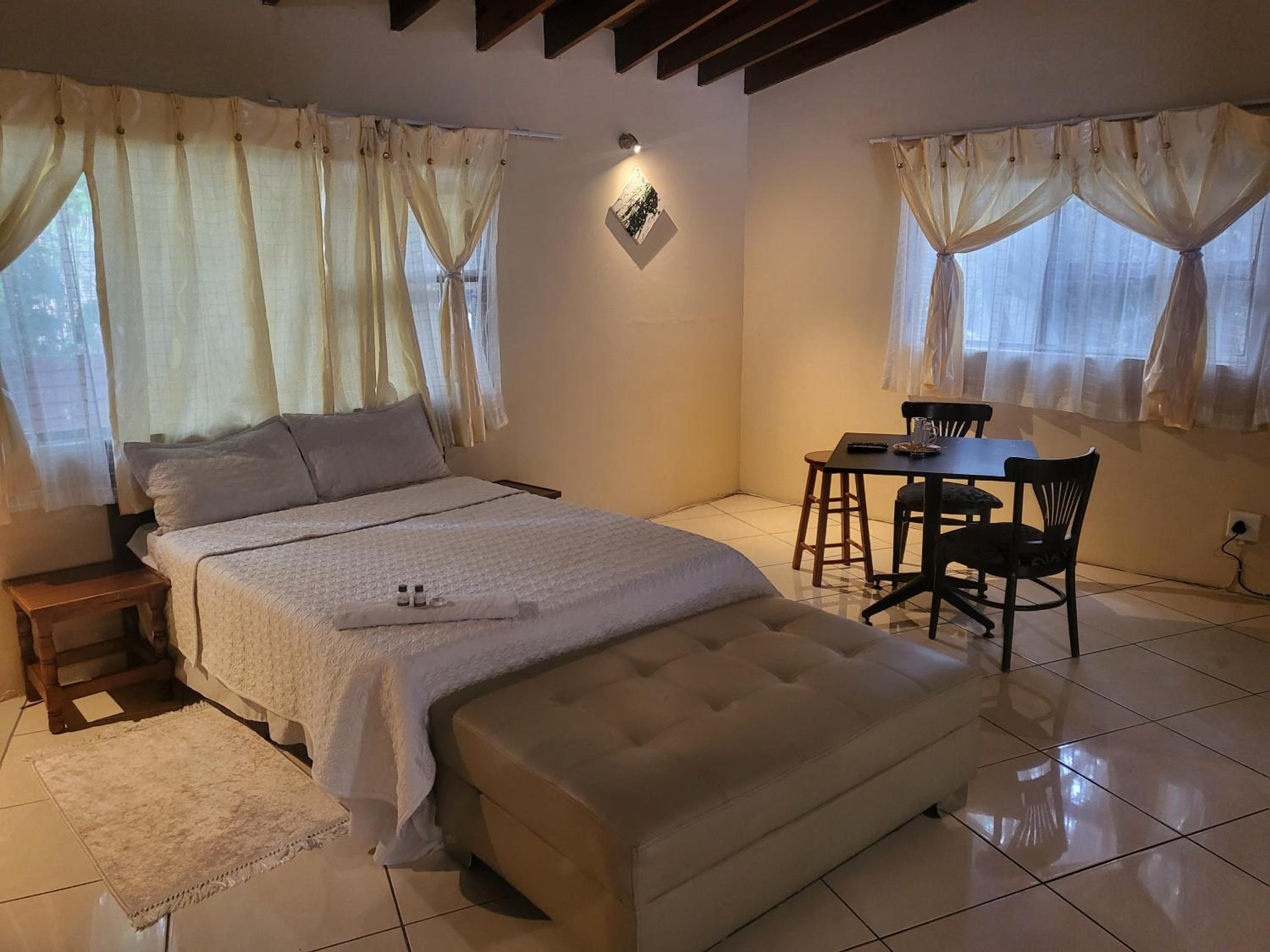 Double Room with Private Bathroom - Photo 5