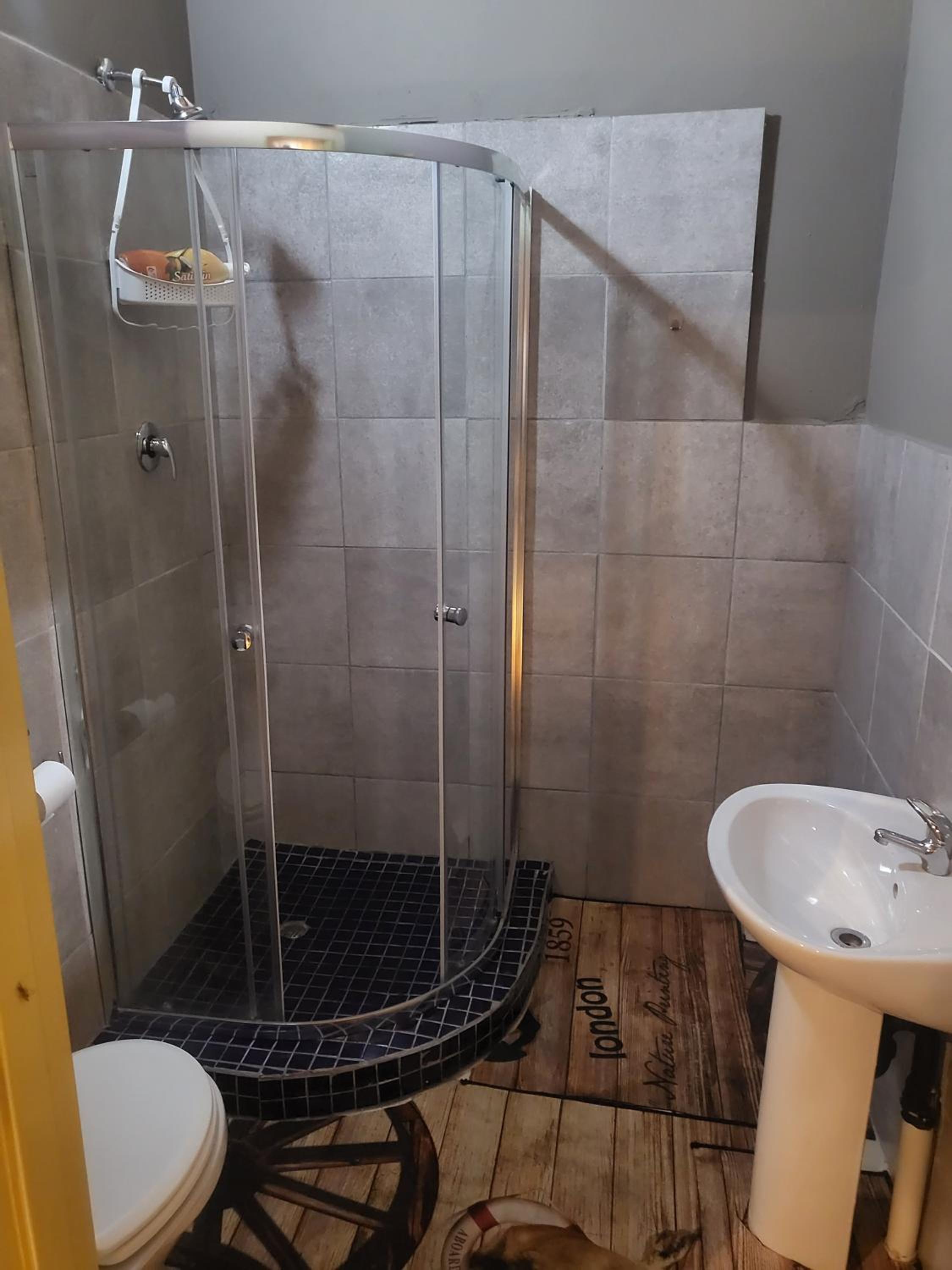 Double Room with Private Bathroom - Photo 3