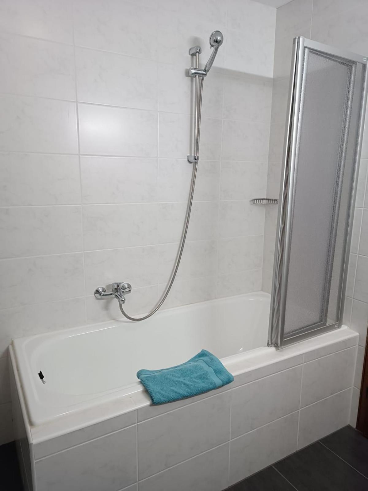 Large Double or Twin Room - Photo 14