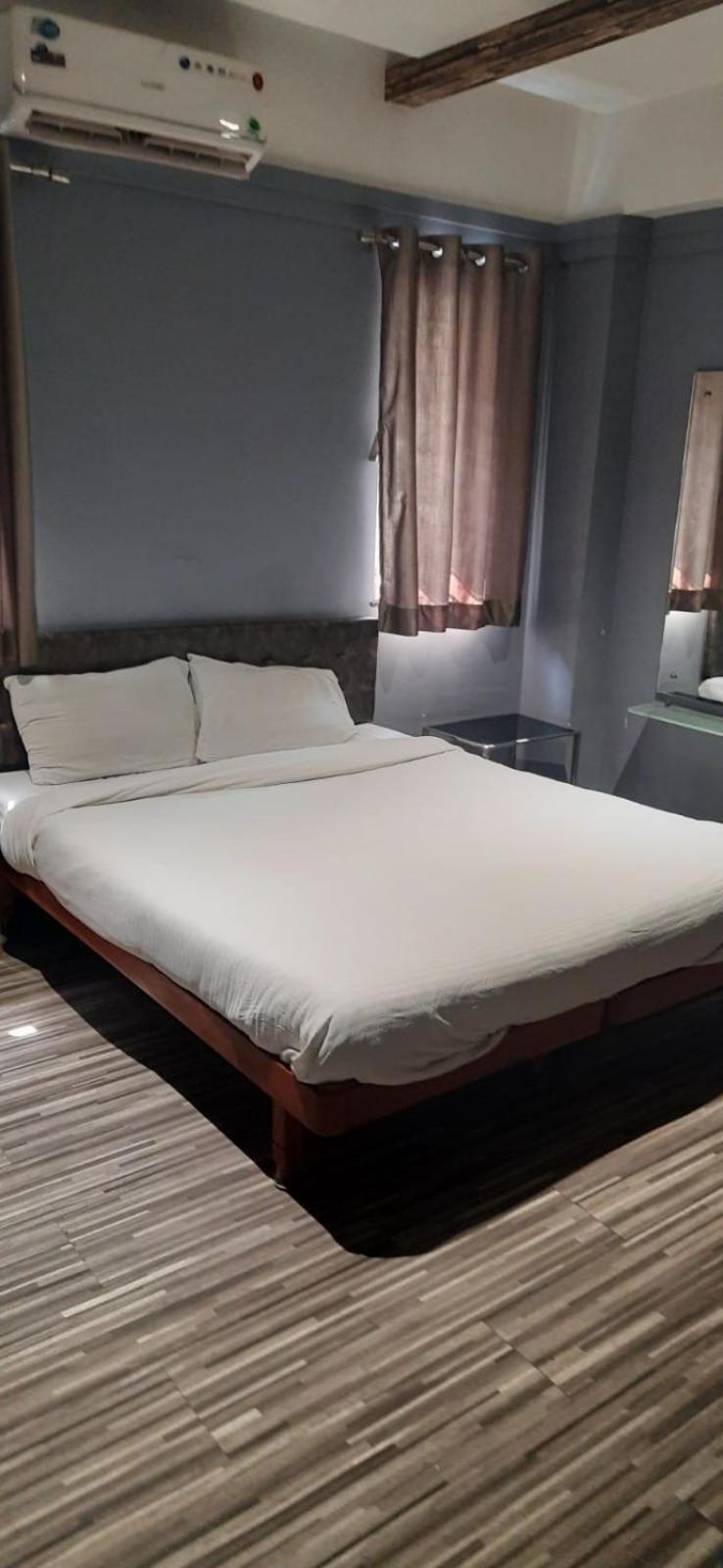 Deluxe Room - Photo 8