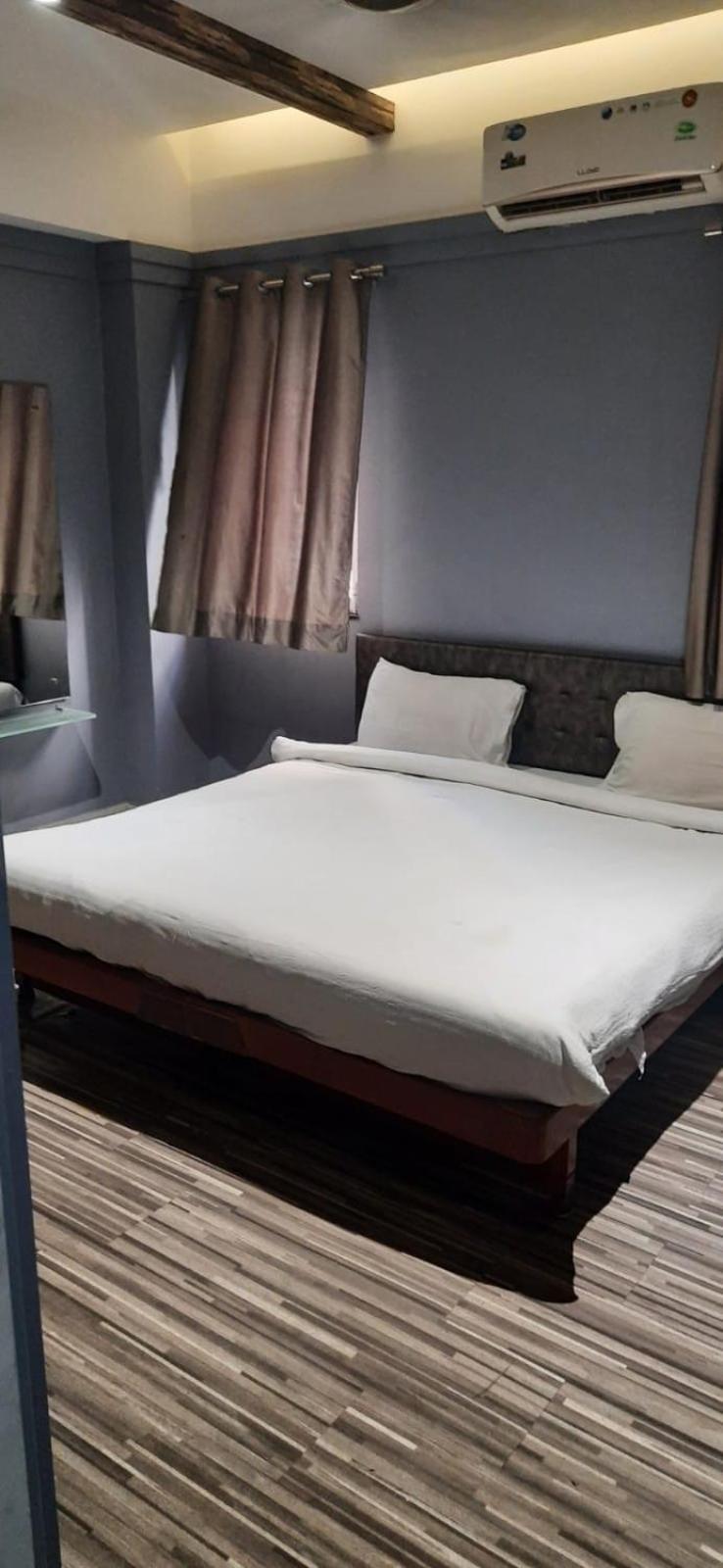 Deluxe Room - Photo 6