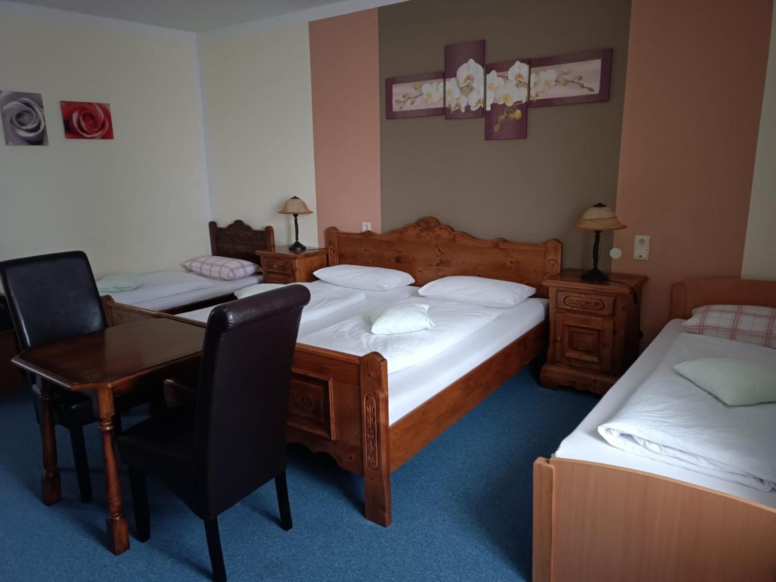 Quadruple Room with Bath - Photo 3