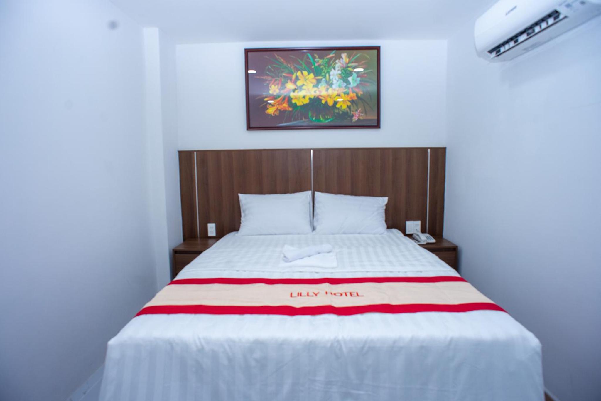 Queen Room photo 2