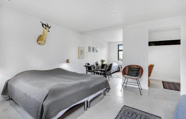 Large Quadruple Room with Terrace and Private Bathroom