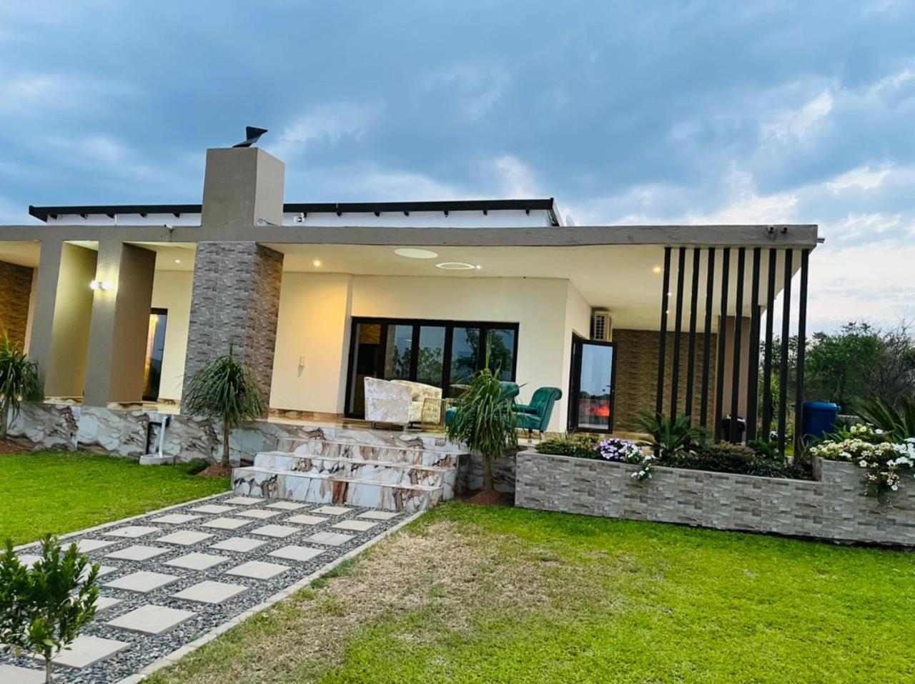 Two-Bedroom Villa - Photo 4