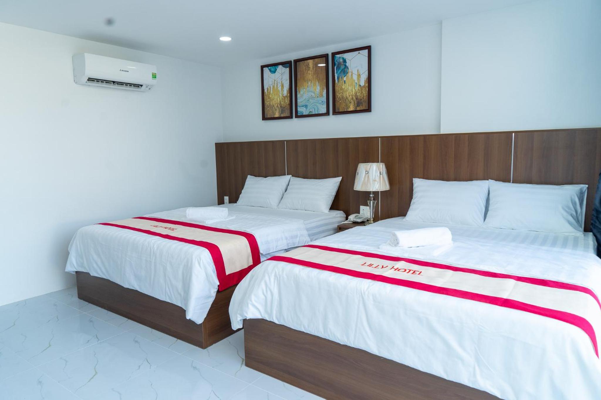 Queen Room with Two Queen Beds photo 1