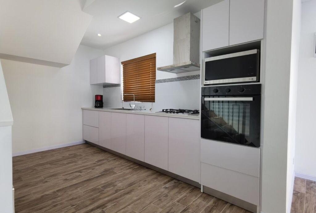 Four Bedroom Villa - Photo 2