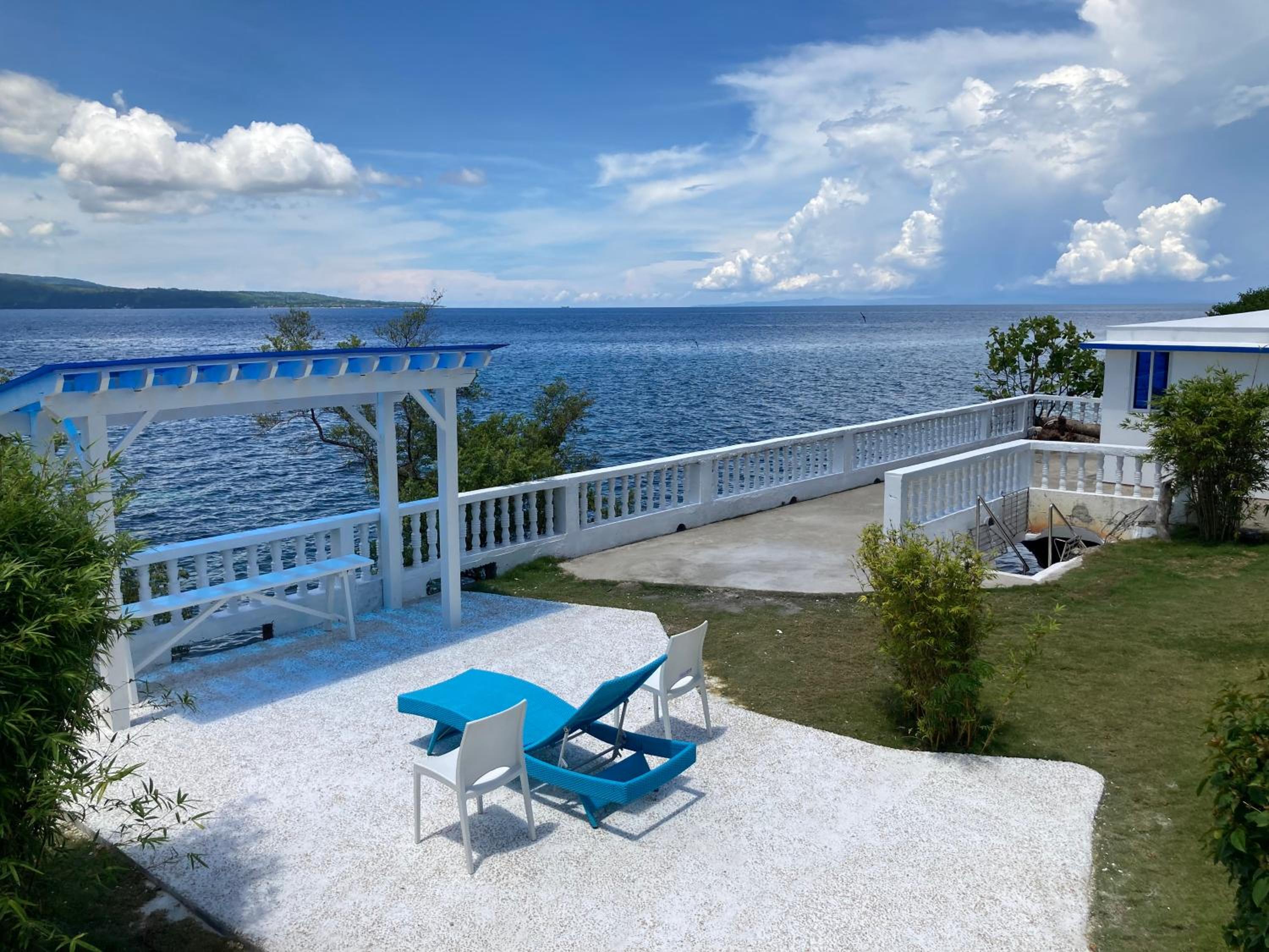 Queen Room with Sea View - Photo 3