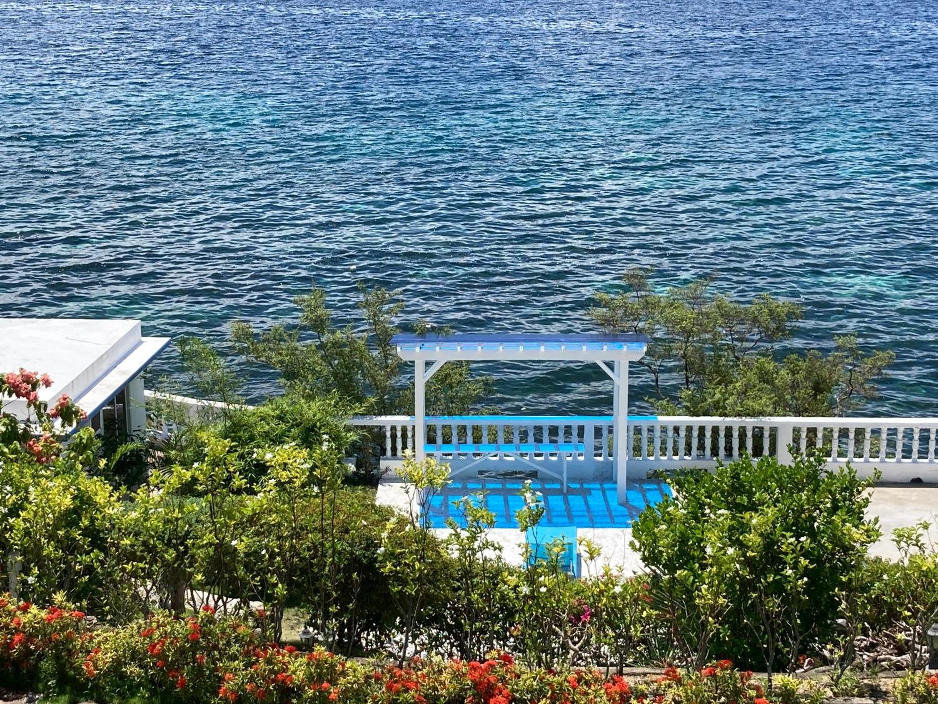 Queen Room with Sea View - Photo 11
