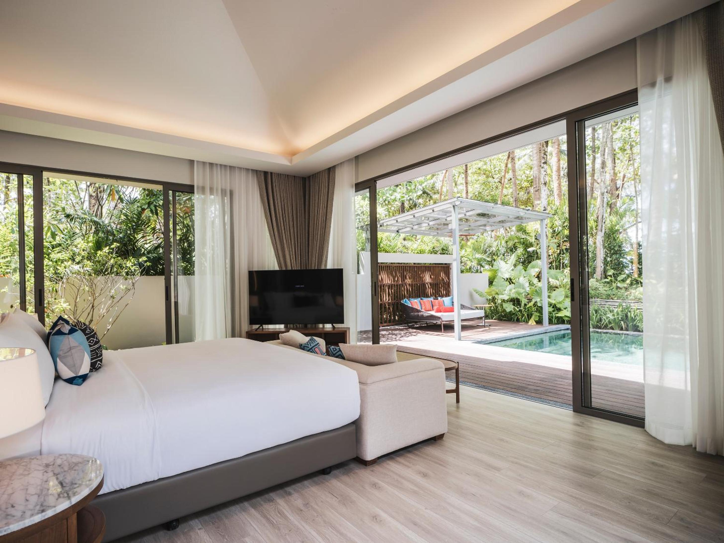 Two Bedroom Royal Beachfront Pool Villa - Photo 4