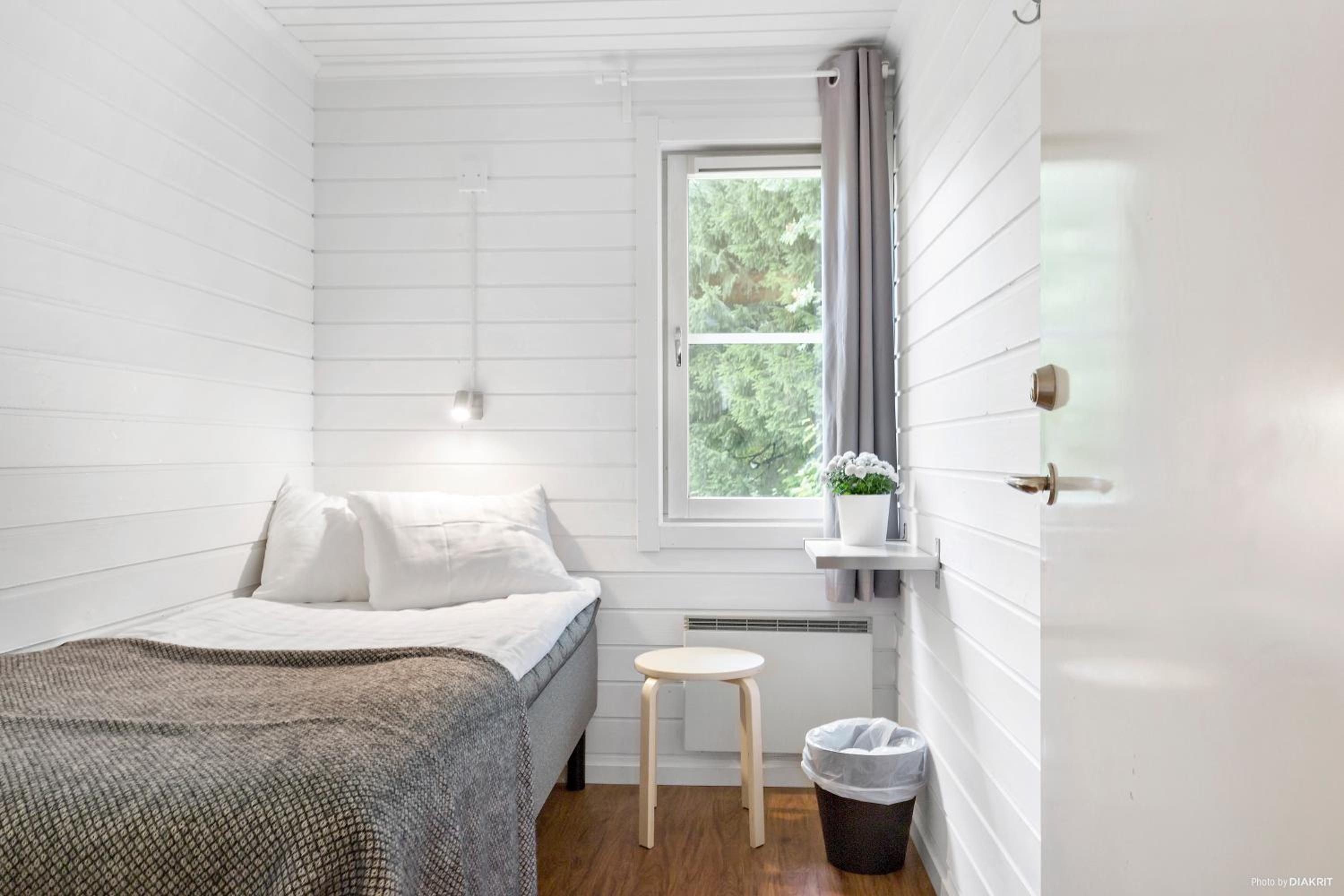 Single Room with Shared Bathroom photo 1
