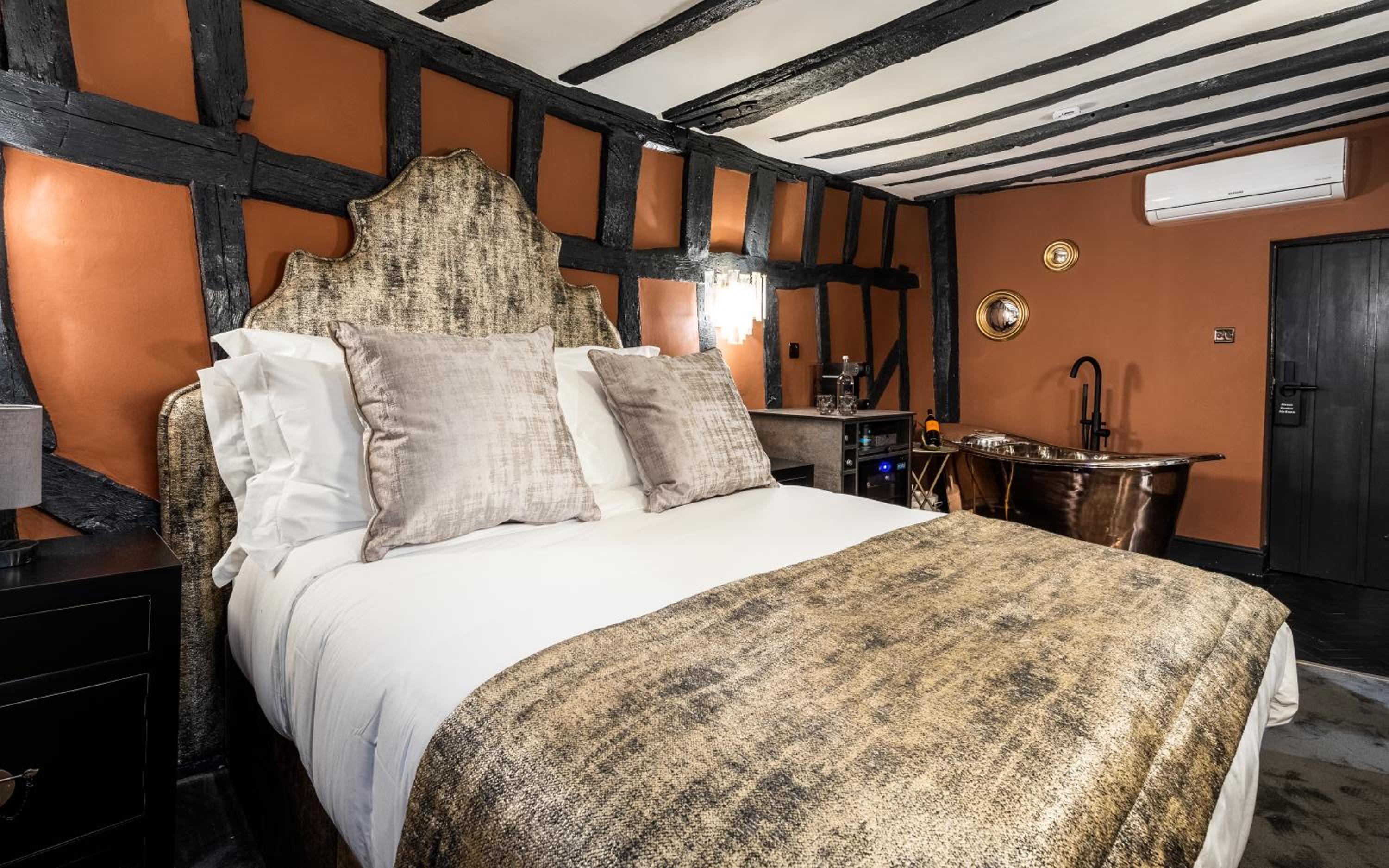 Deluxe Suite - Photo 2