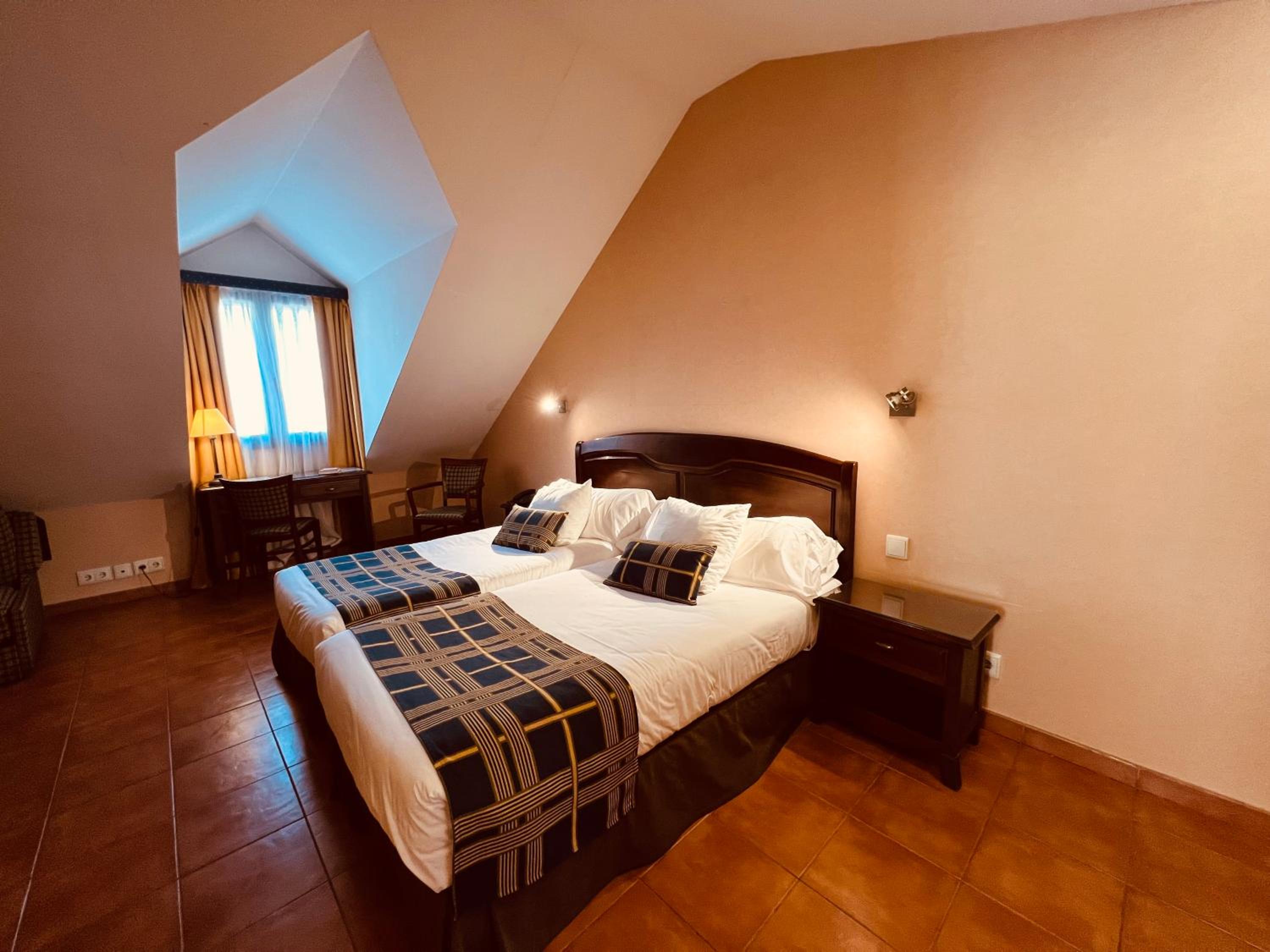 Superior Double or Twin Room photo 2