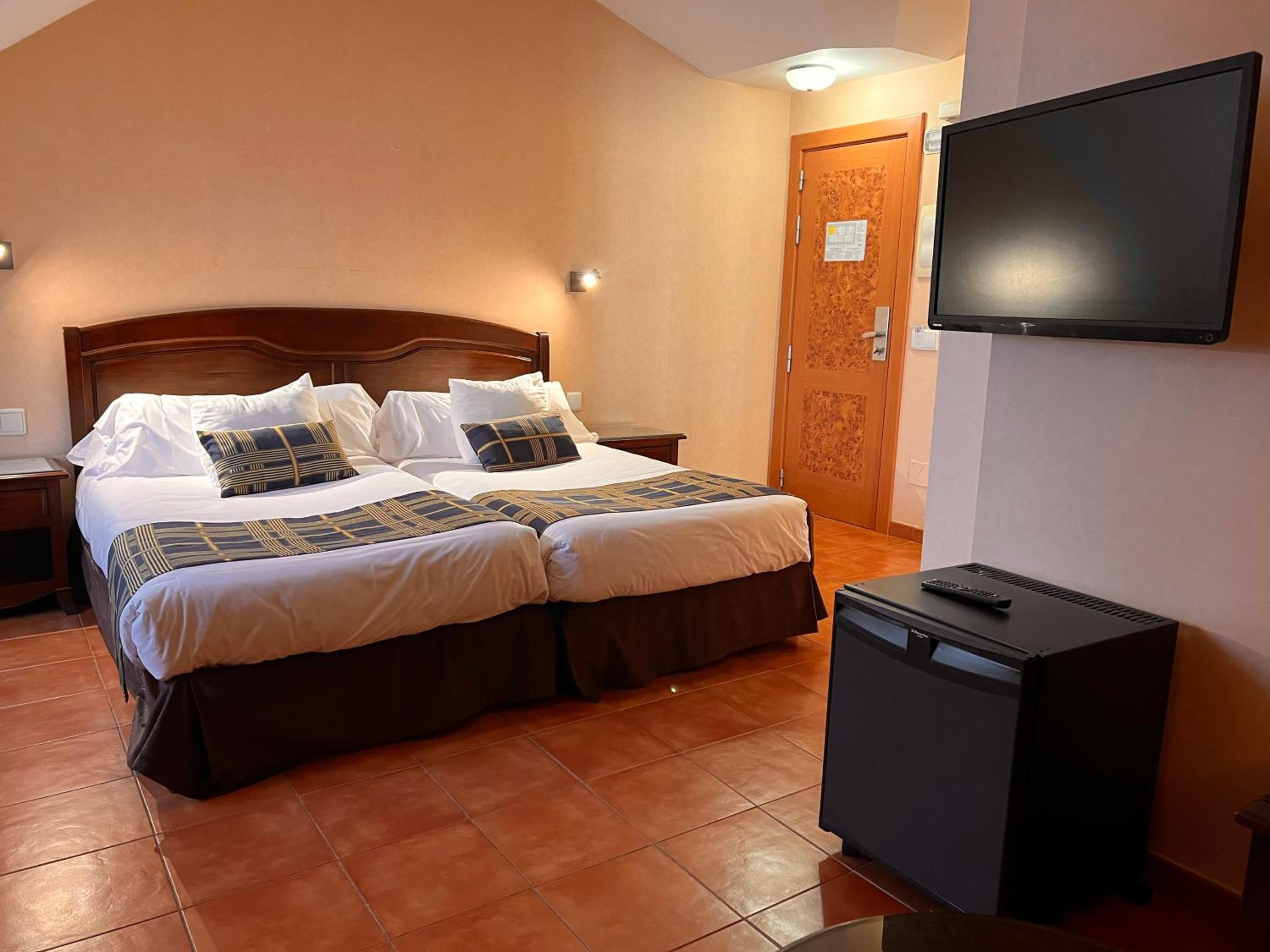 Superior Double or Twin Room photo 3
