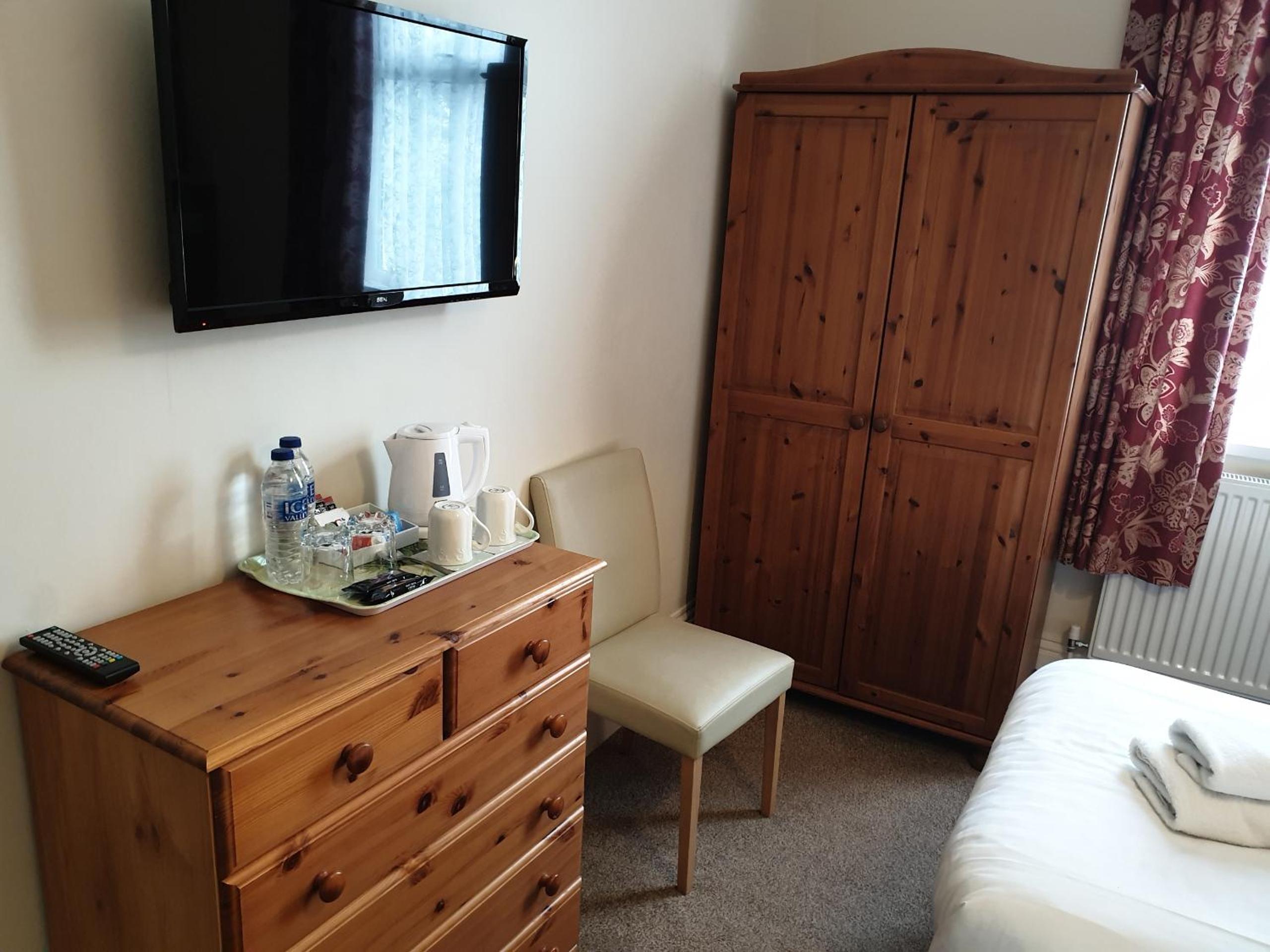 Twin Room with Private Bathroom
