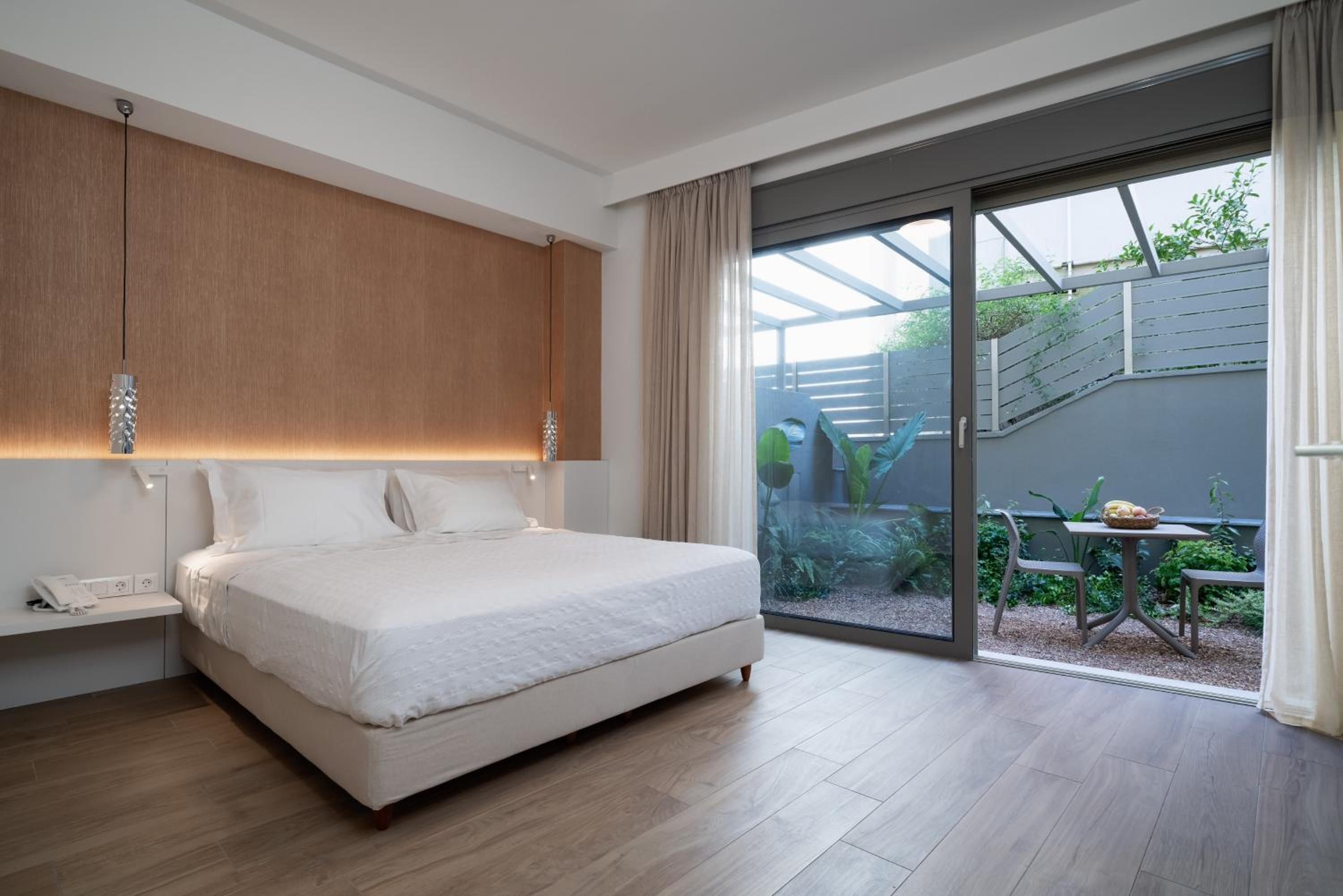 One-Bedroom Apartment with Private Garden photo 1