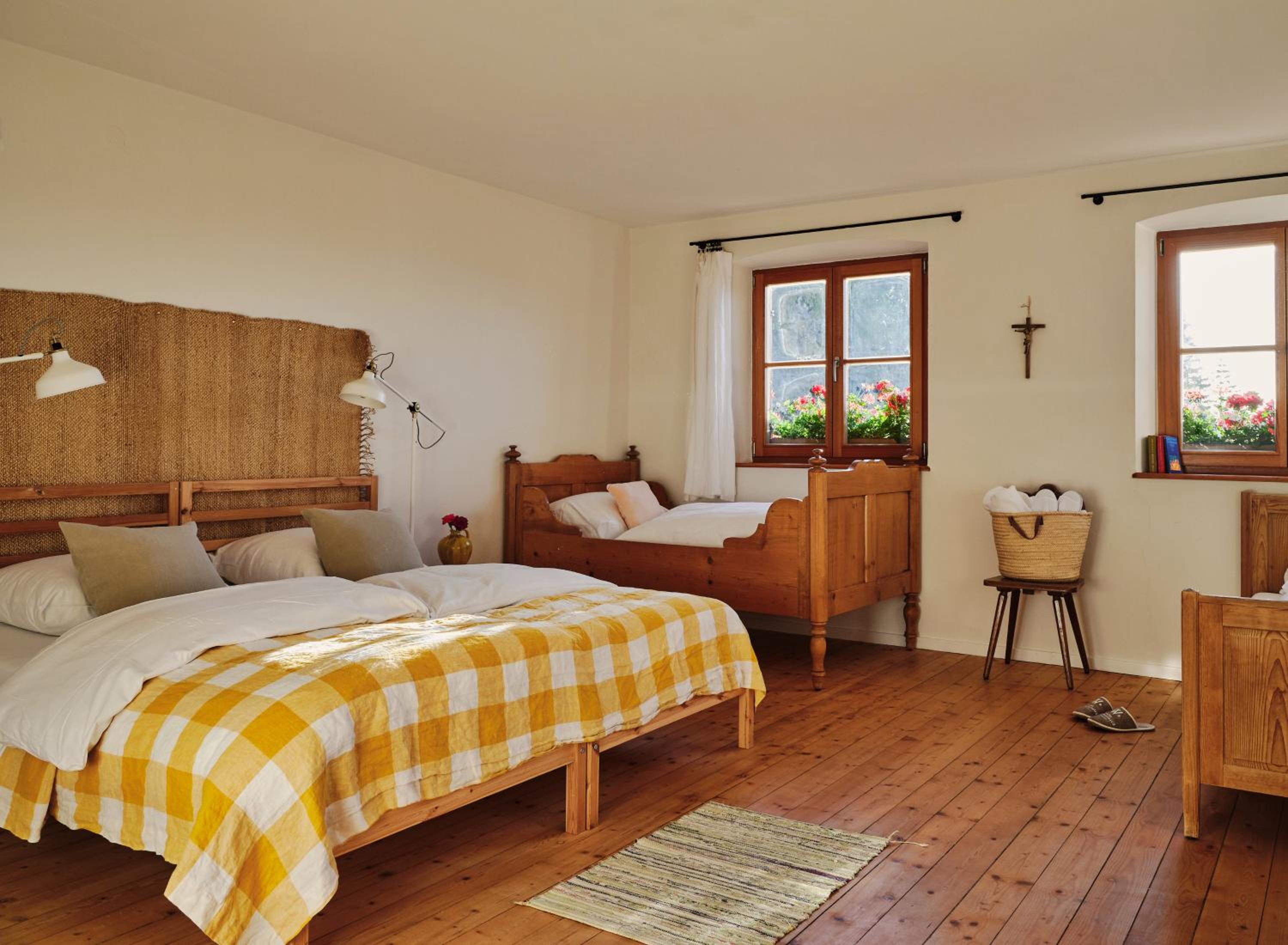 Quadruple Room with Mountain View photo 3