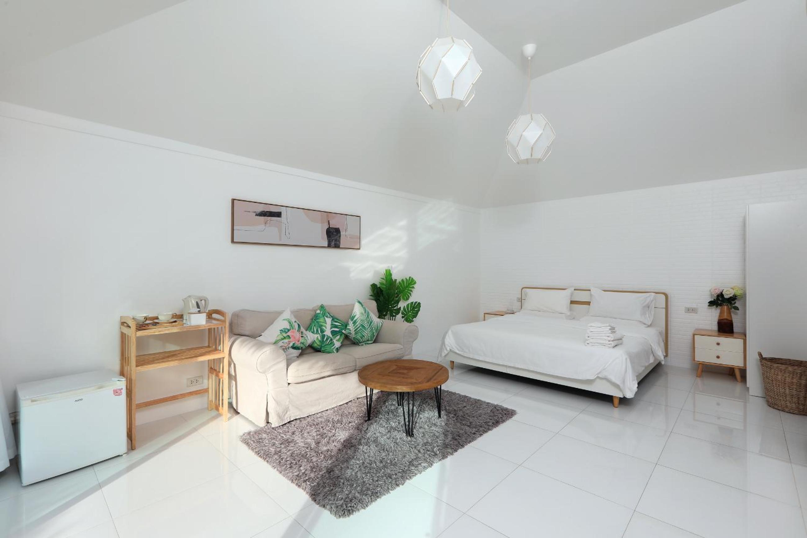 Deluxe Double Room with Side Sea View - Photo 18