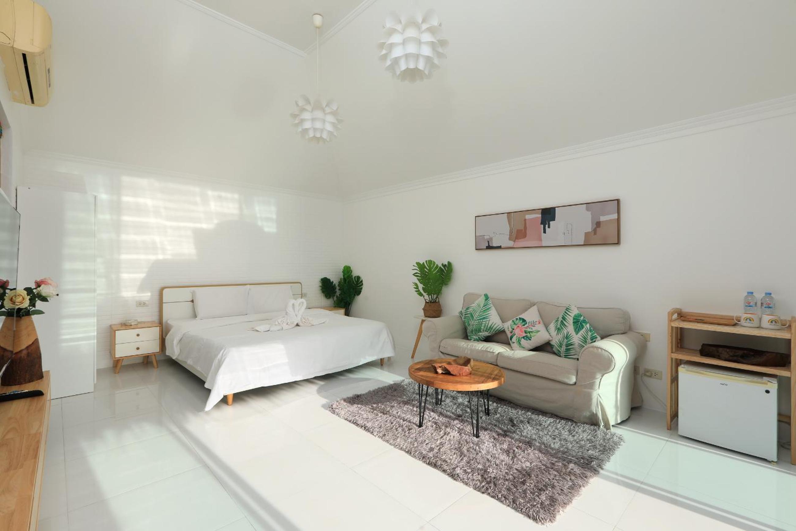 Deluxe Double Room with Side Sea View - Photo 14