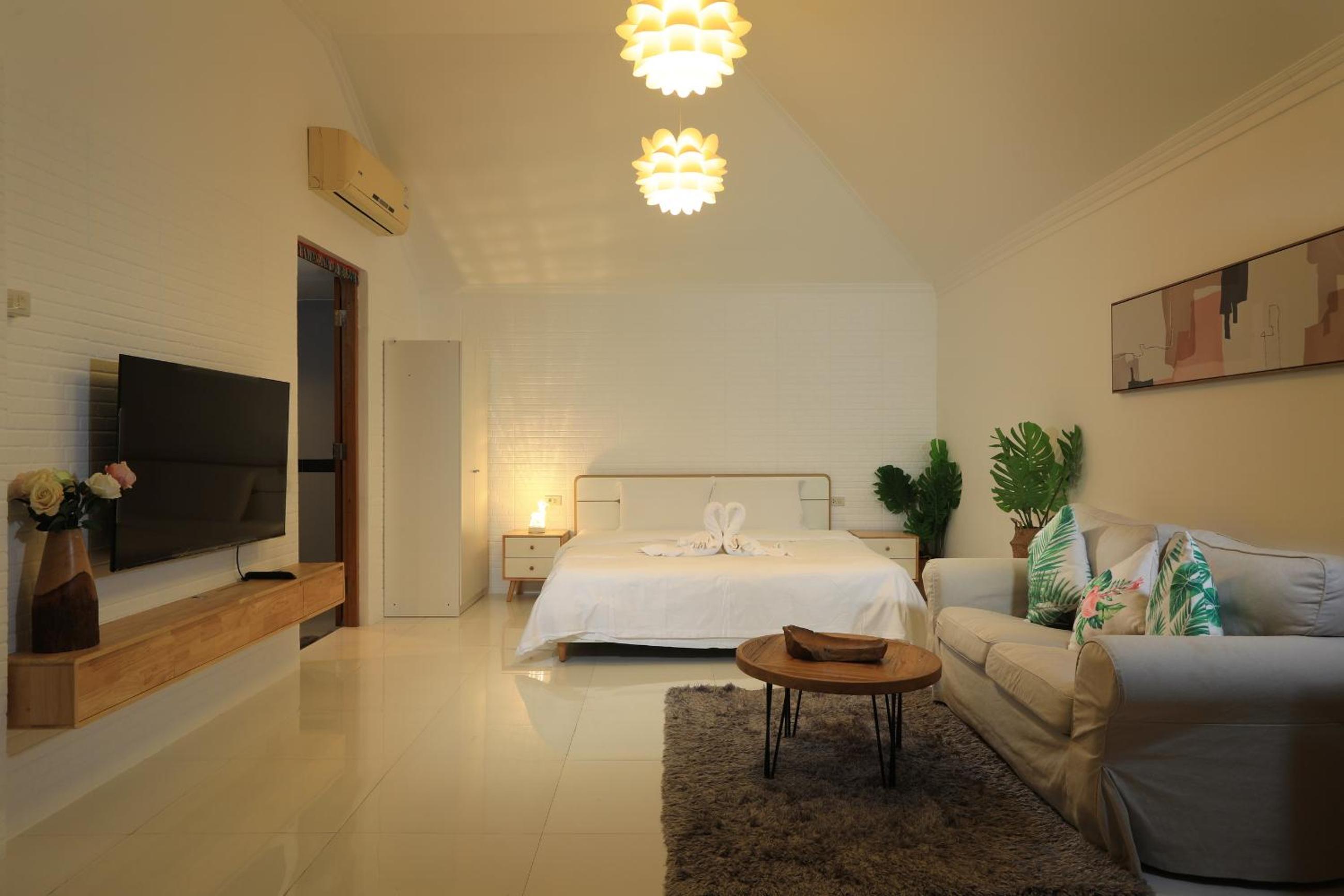 Deluxe Double Room with Side Sea View - Photo 13