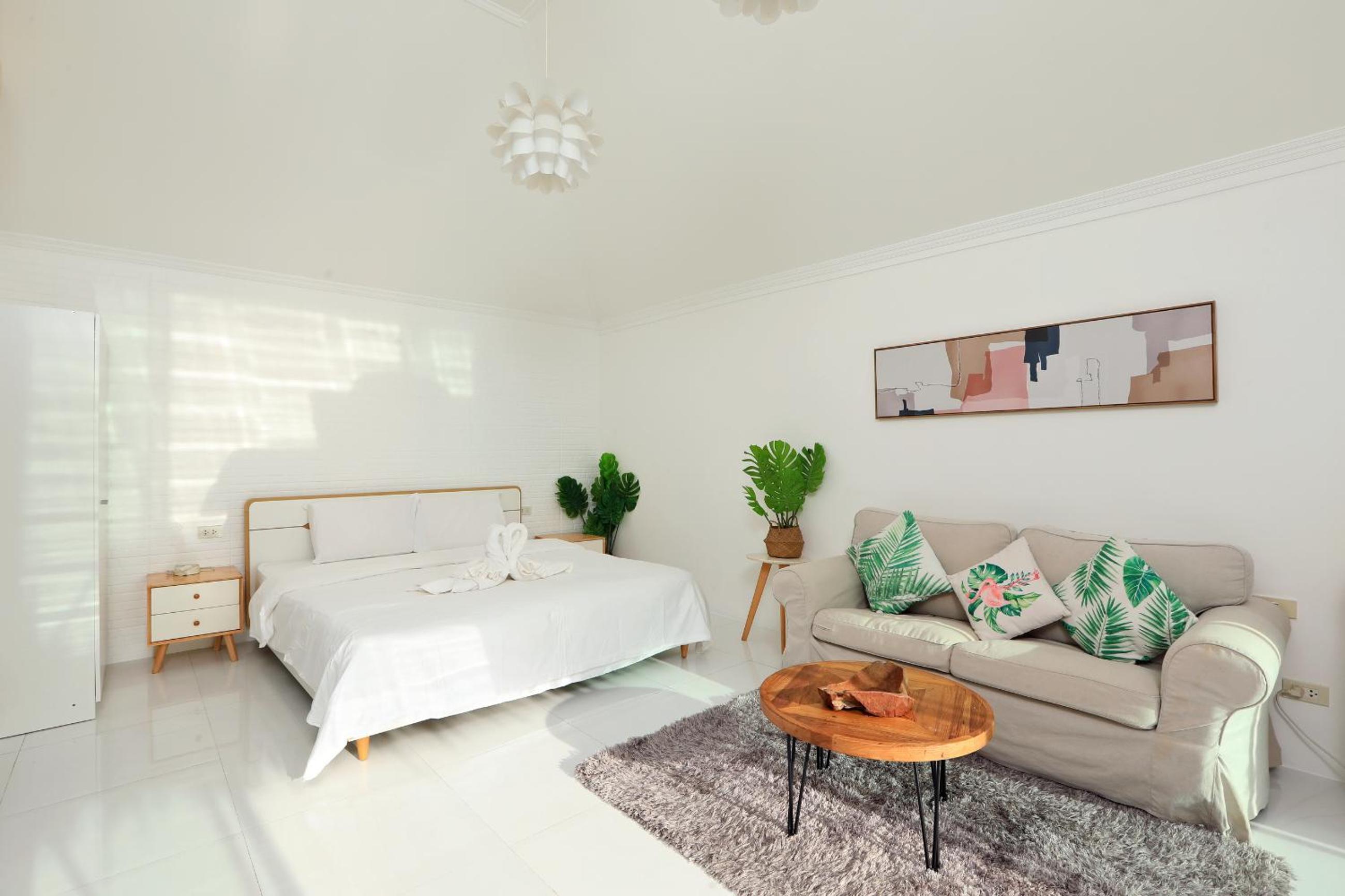 Deluxe Double Room with Side Sea View - Photo 10