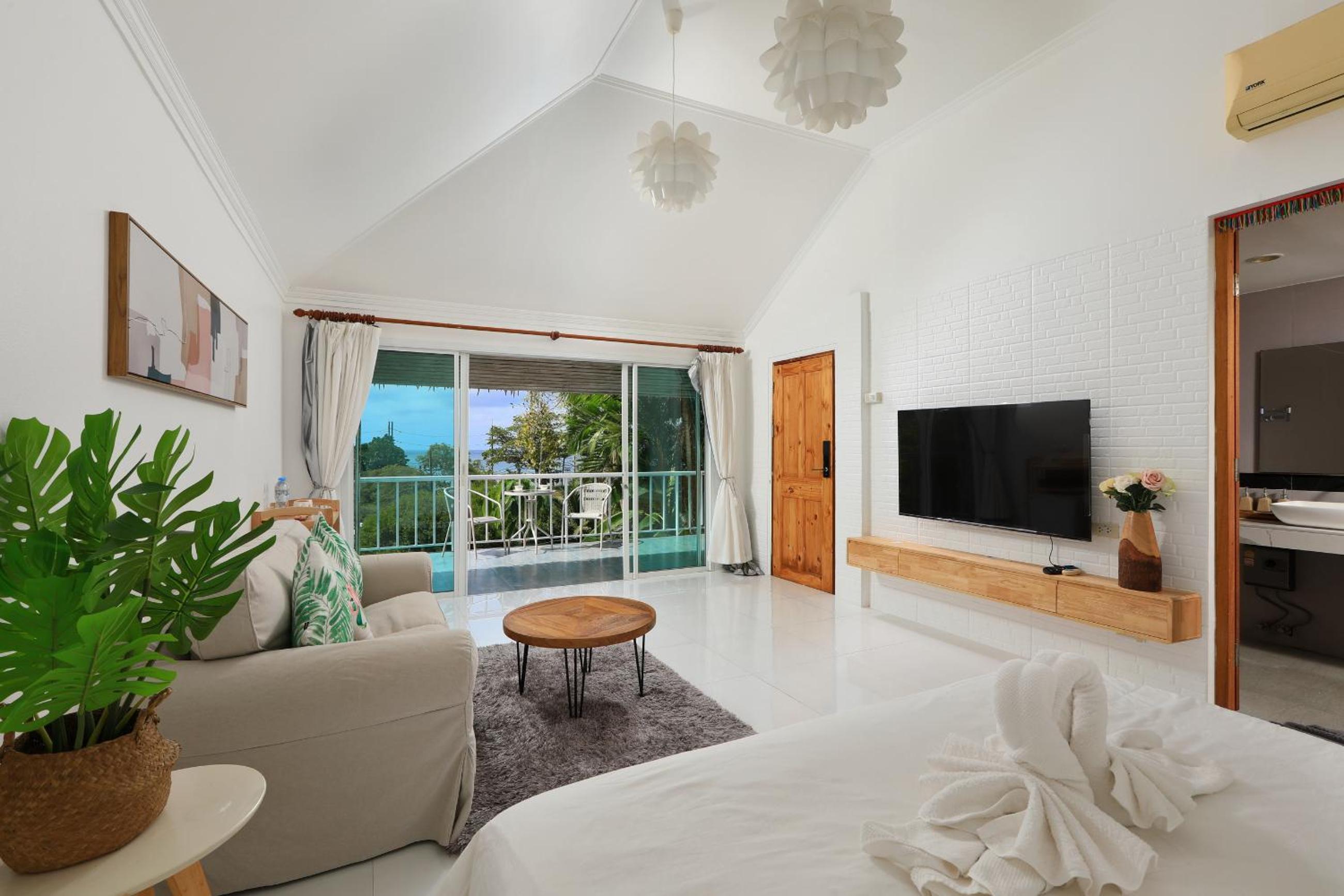 Deluxe Double Room with Side Sea View - Photo 7