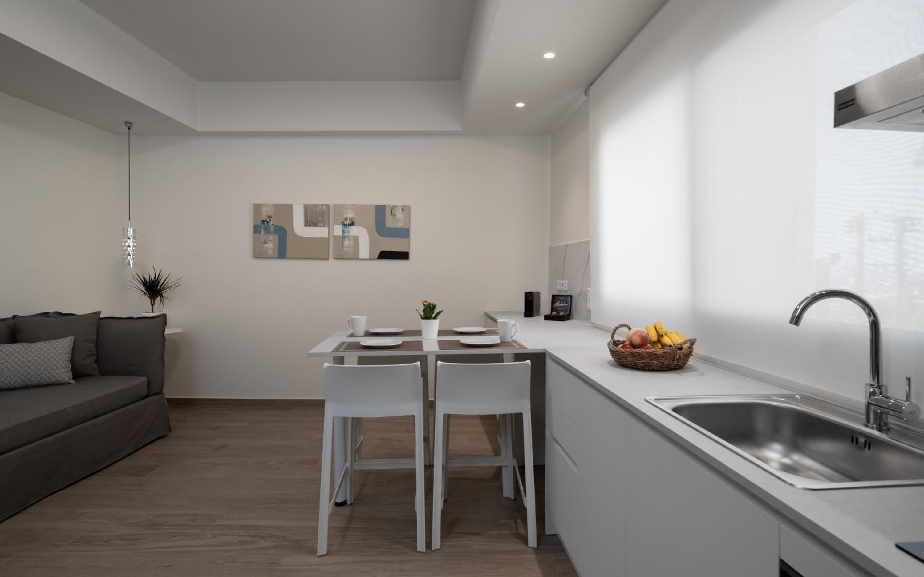 One-Bedroom Executive Apartment with Balcony photo 2